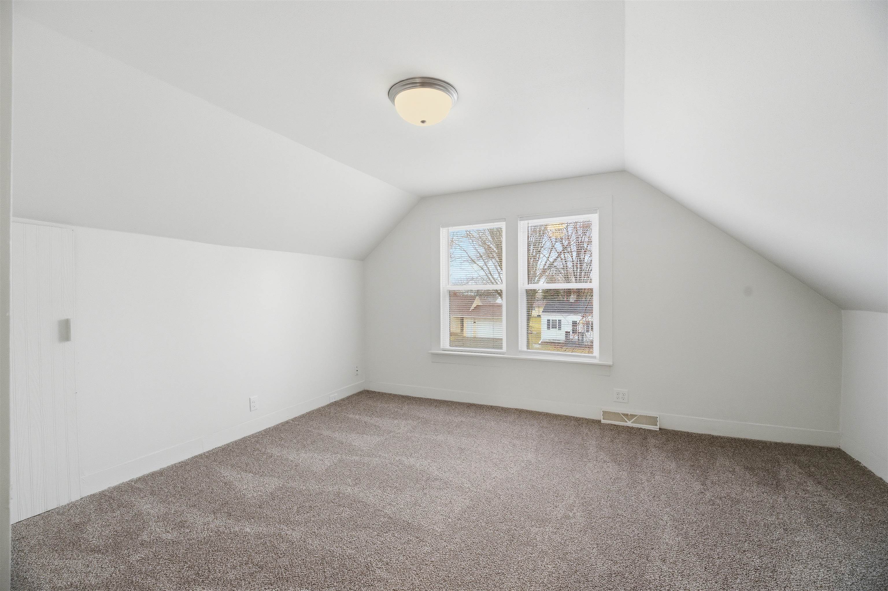 206 WRIGHT Avenue