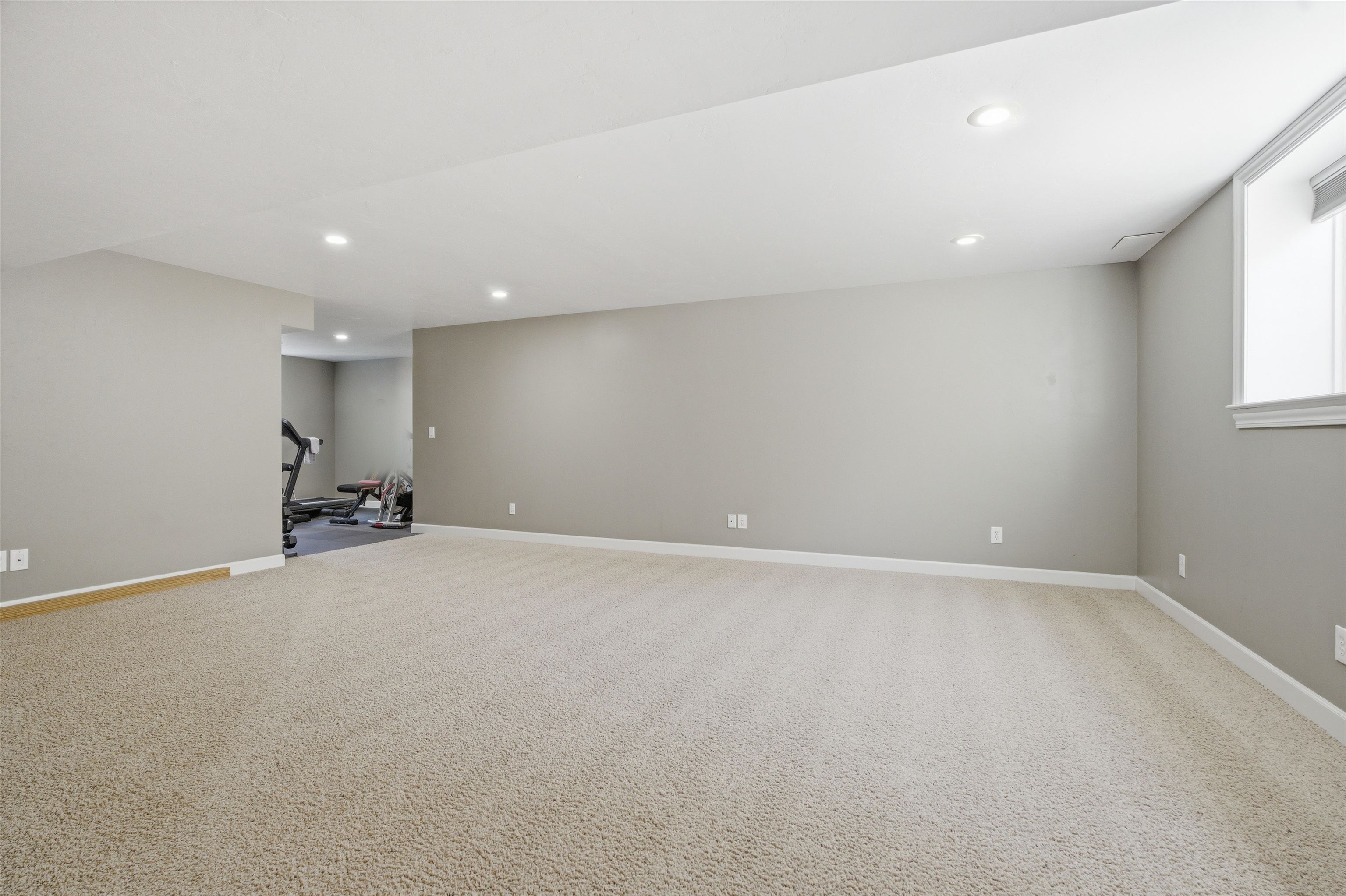 1594 KINGSWOOD Drive