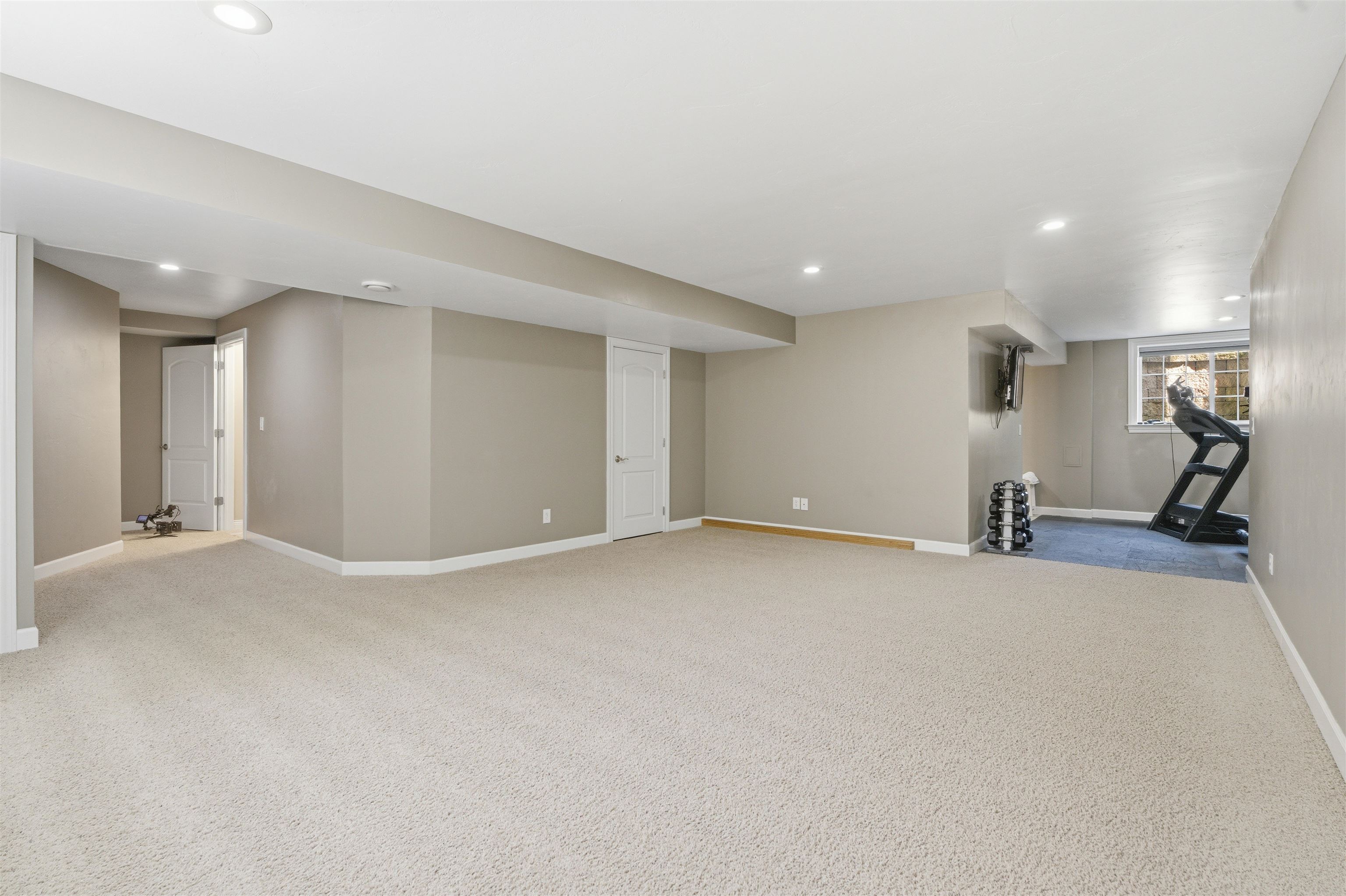 1594 KINGSWOOD Drive