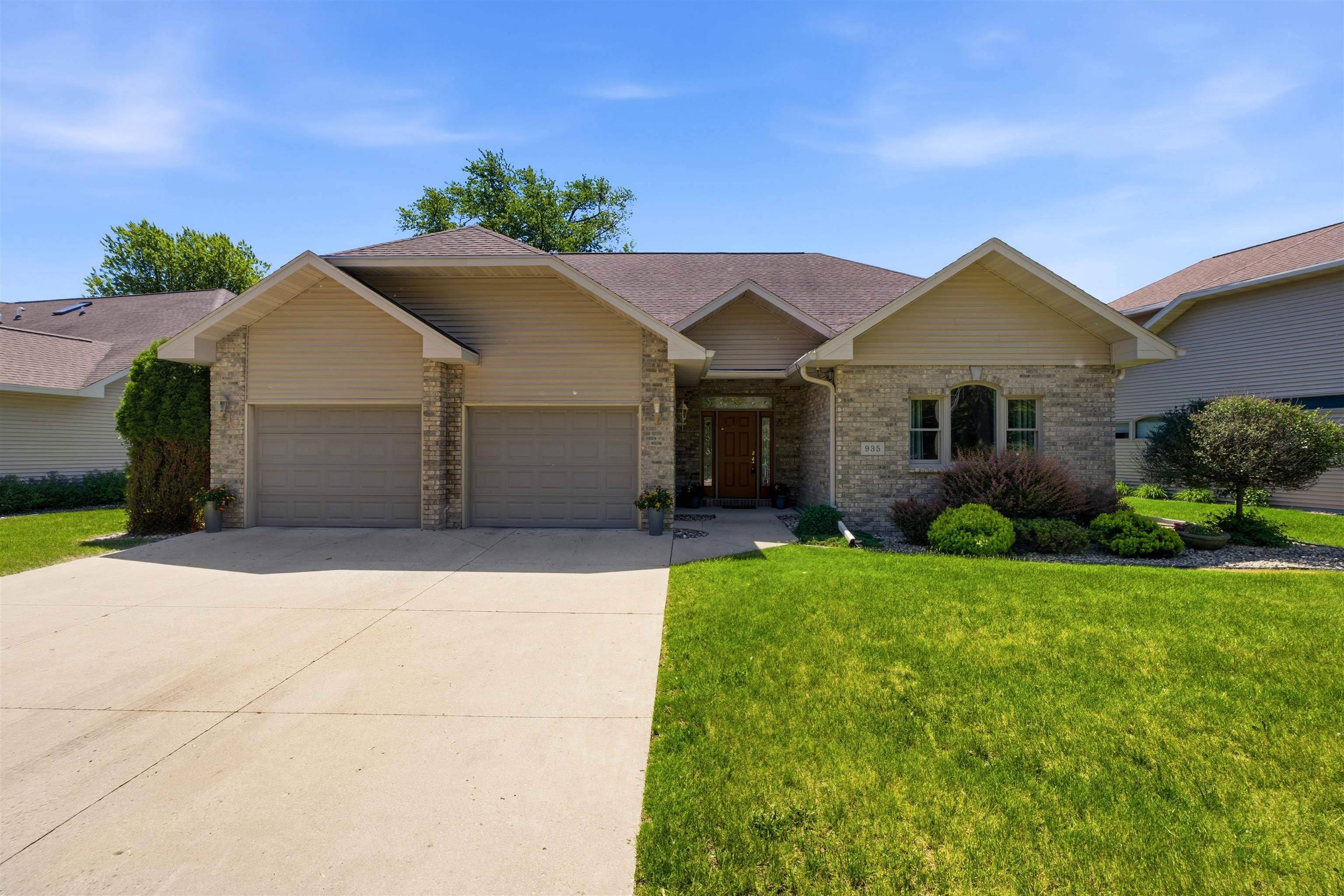 935 BRIGHTON Drive
