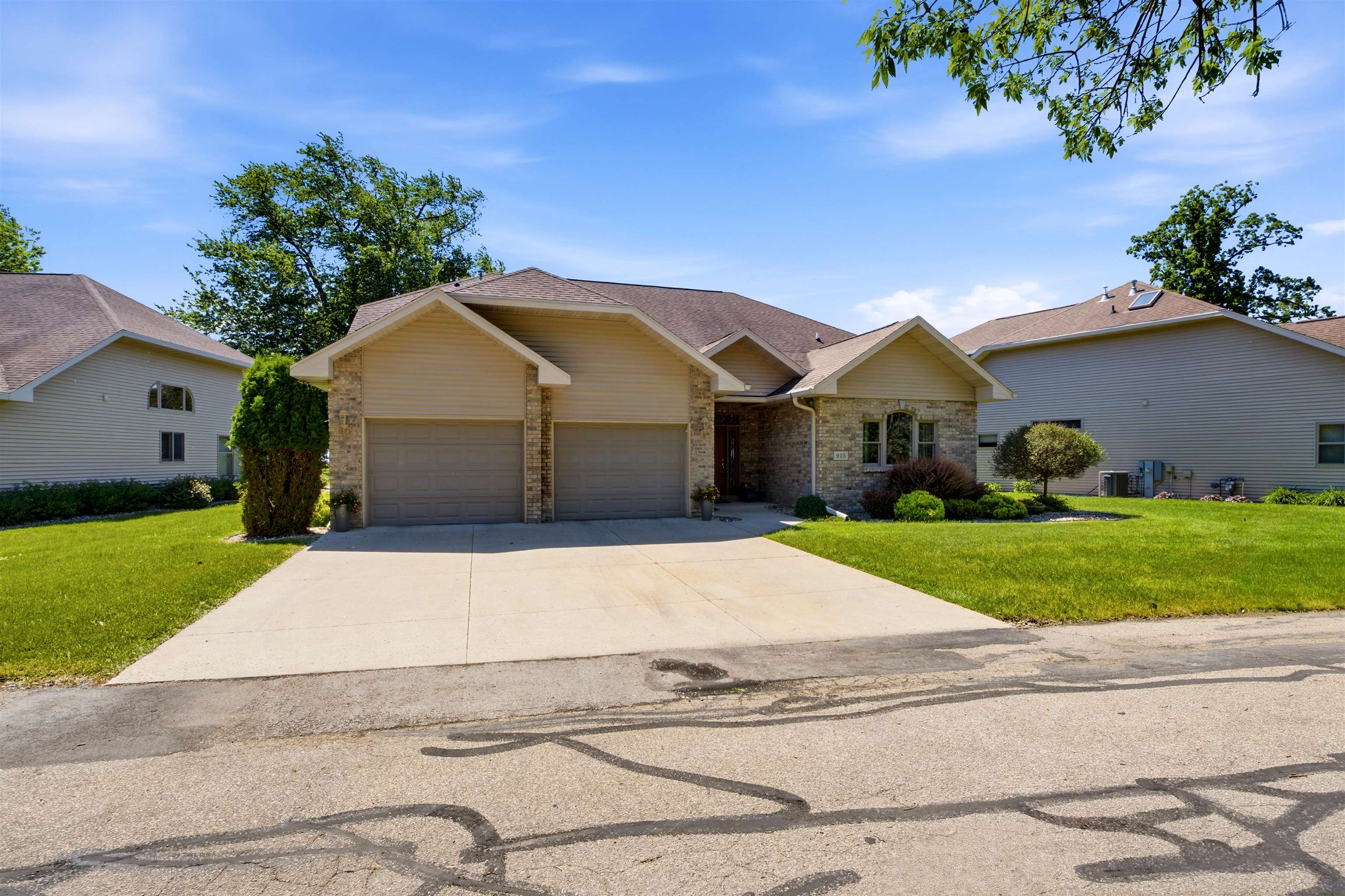 935 BRIGHTON Drive