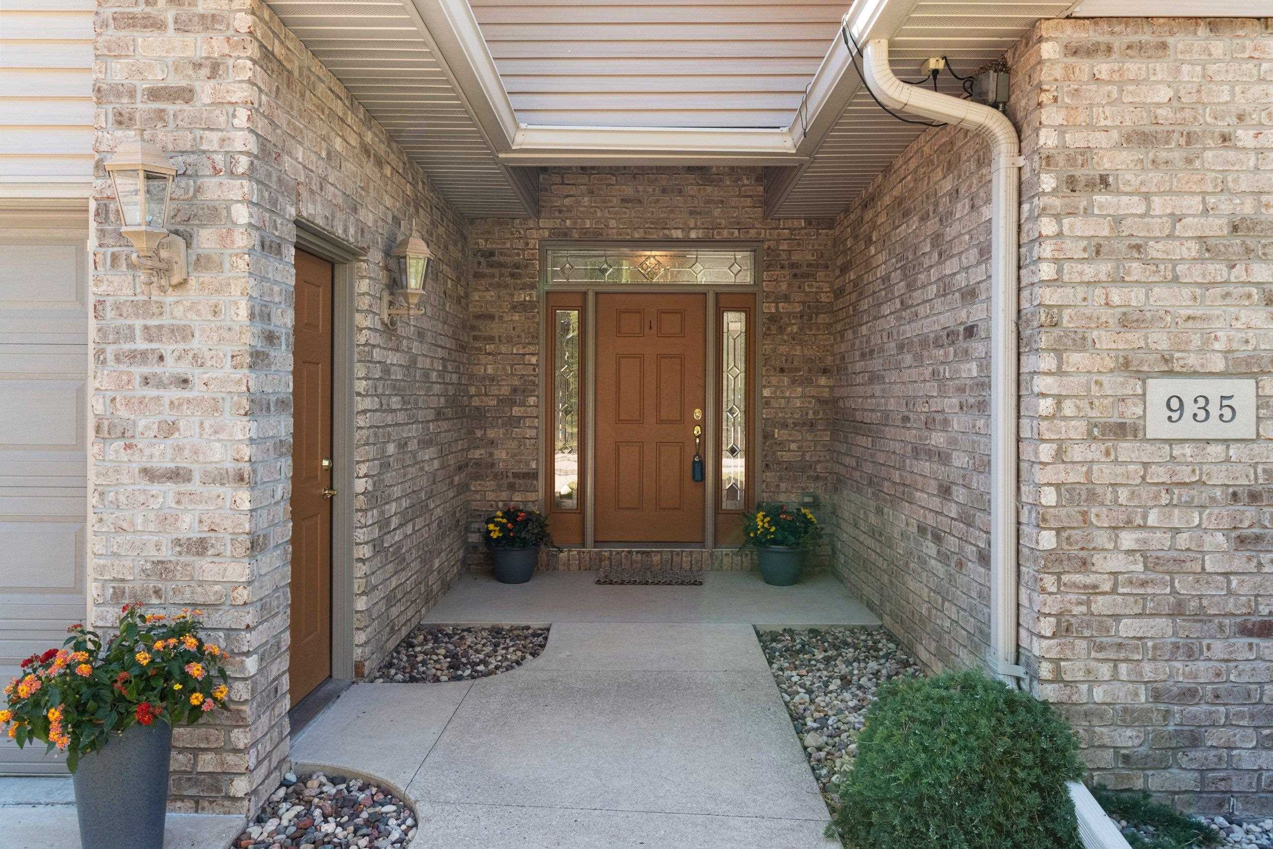 935 BRIGHTON Drive