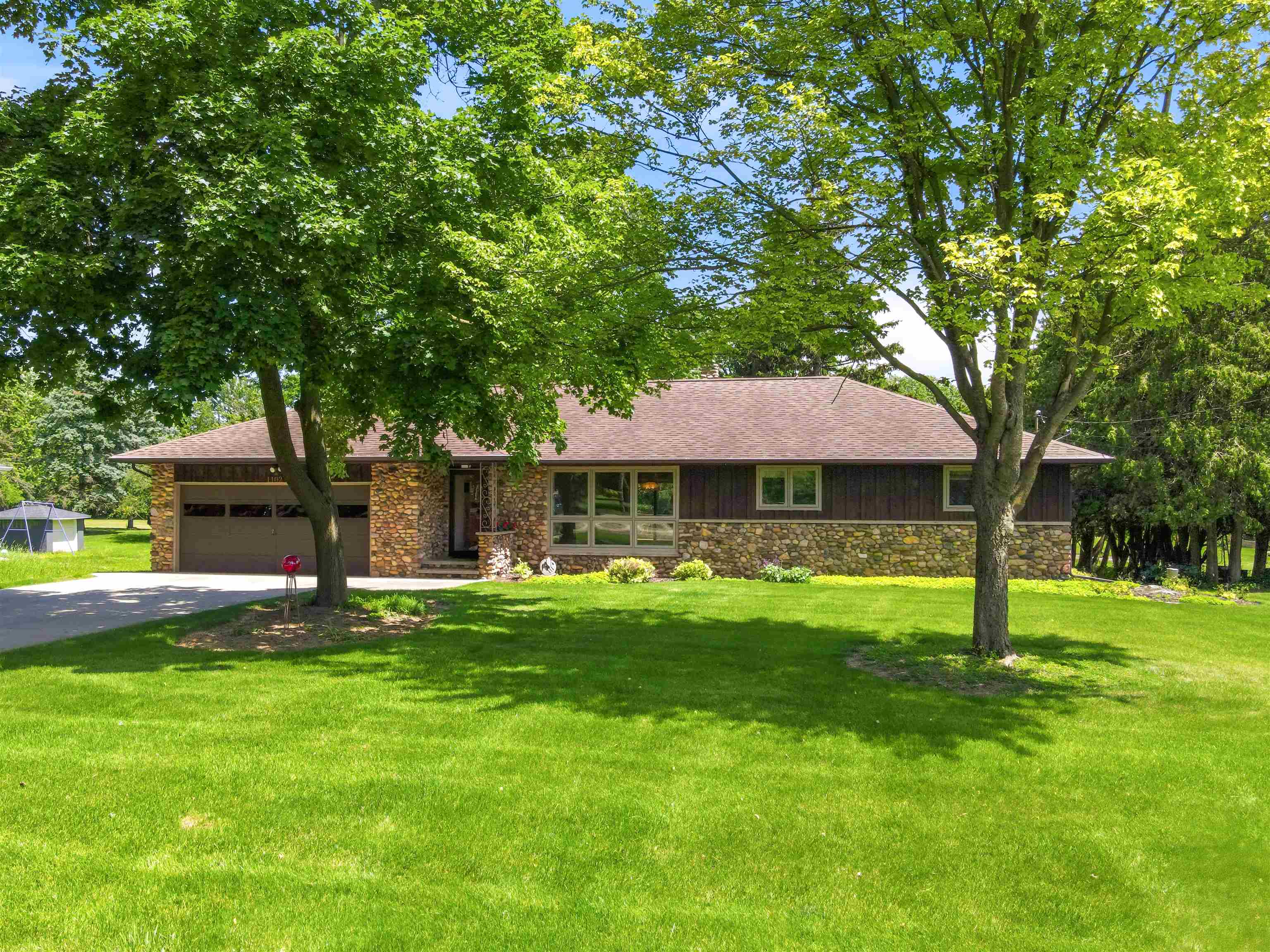 1102 S RIDGE Lane