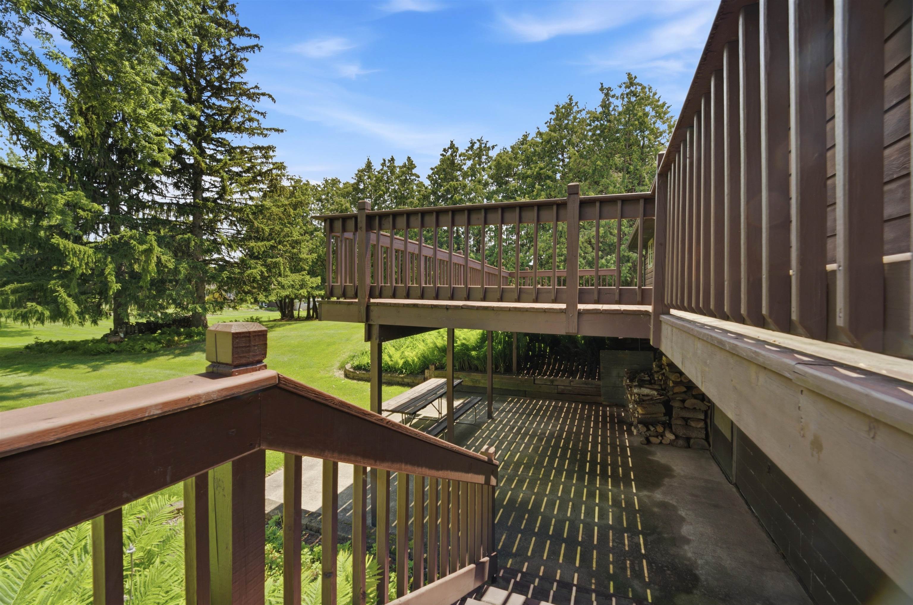 1102 S RIDGE Lane