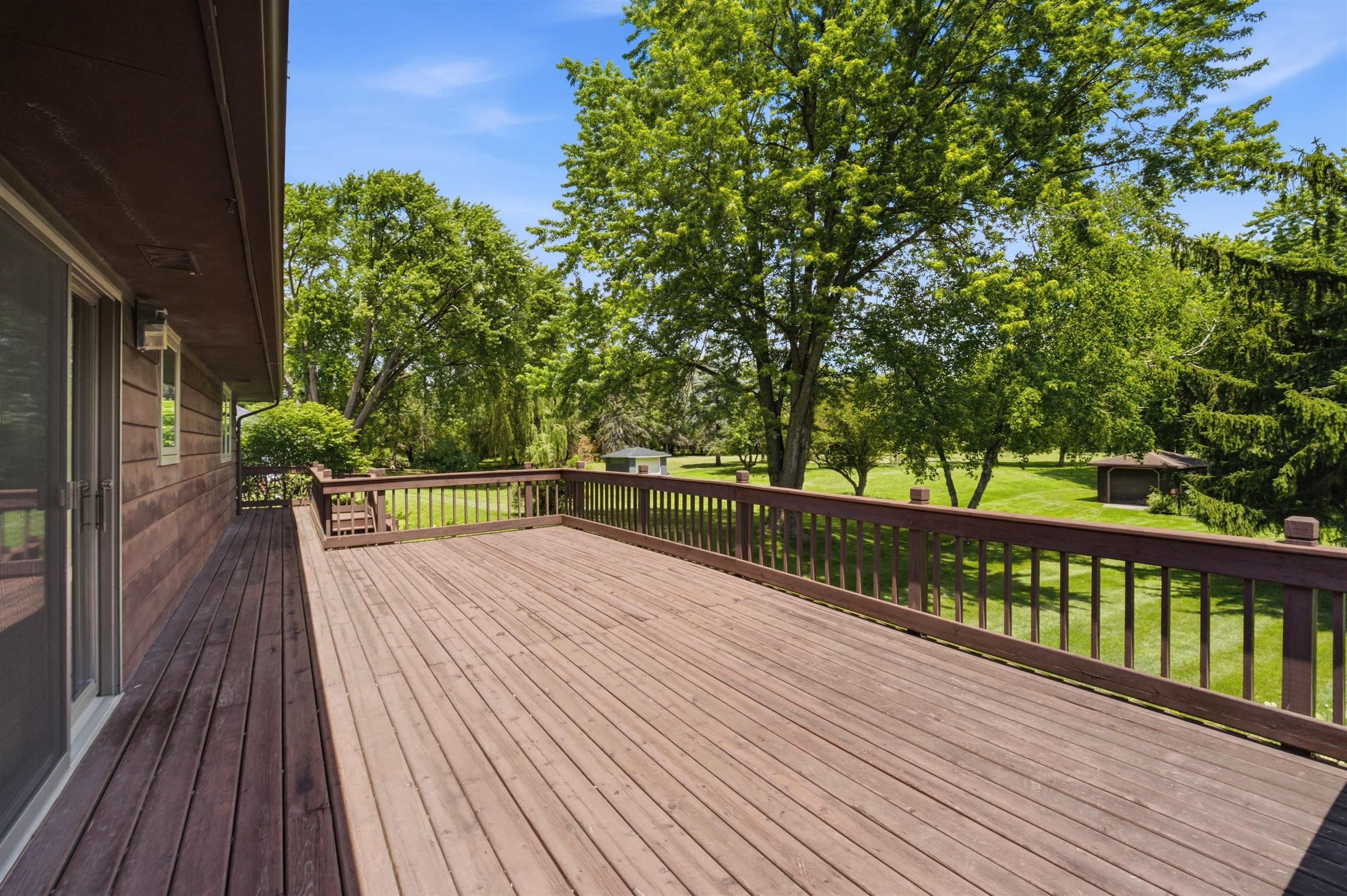 1102 S RIDGE Lane