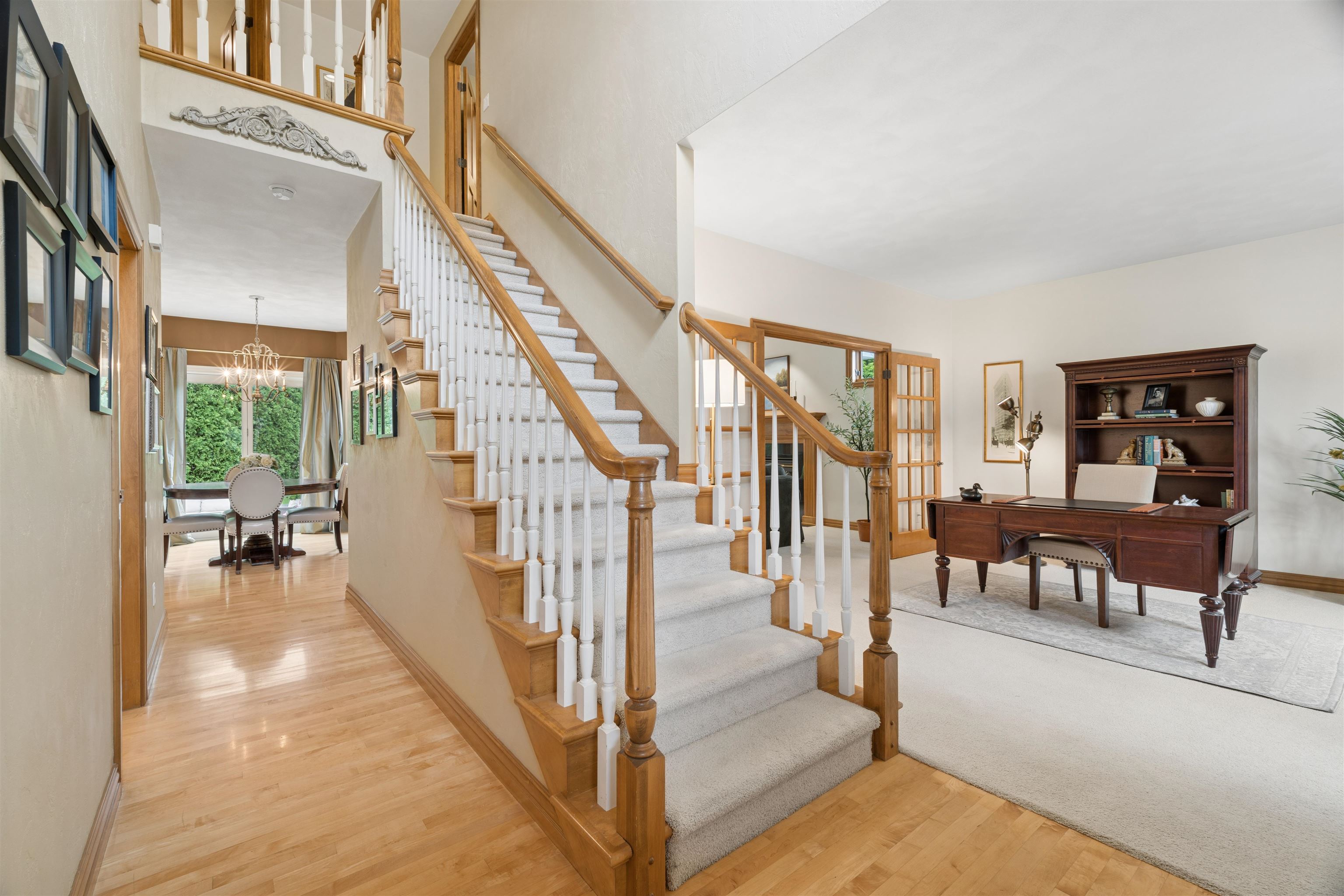 208 E APPLE CREEK Road