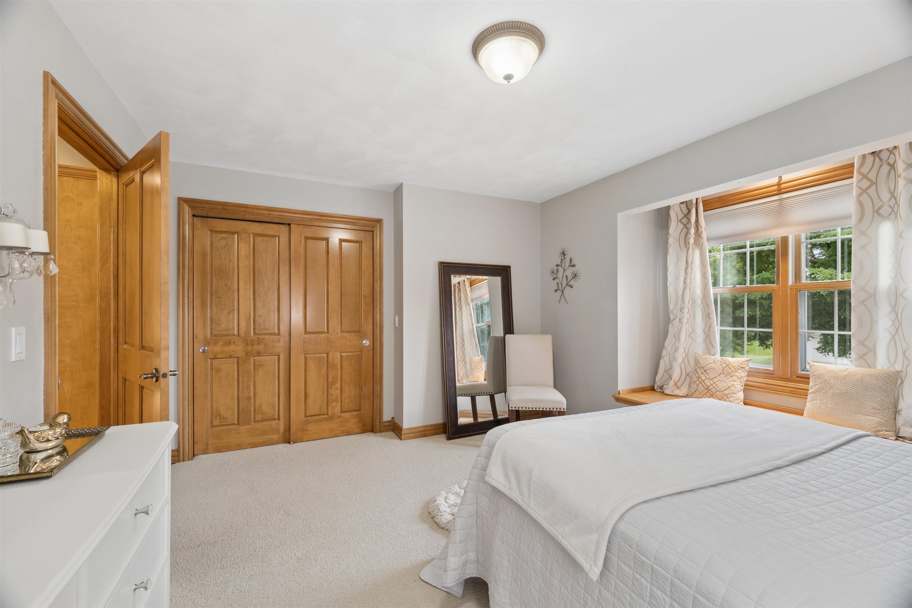 208 E APPLE CREEK Road