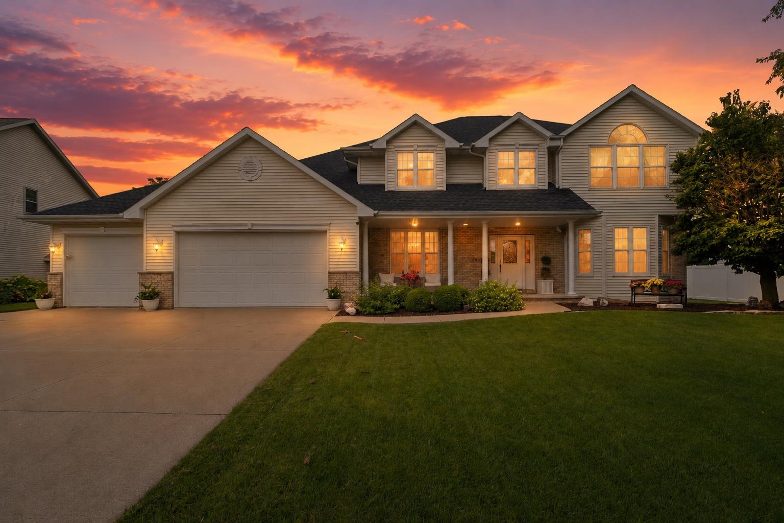 208 E APPLE CREEK Road