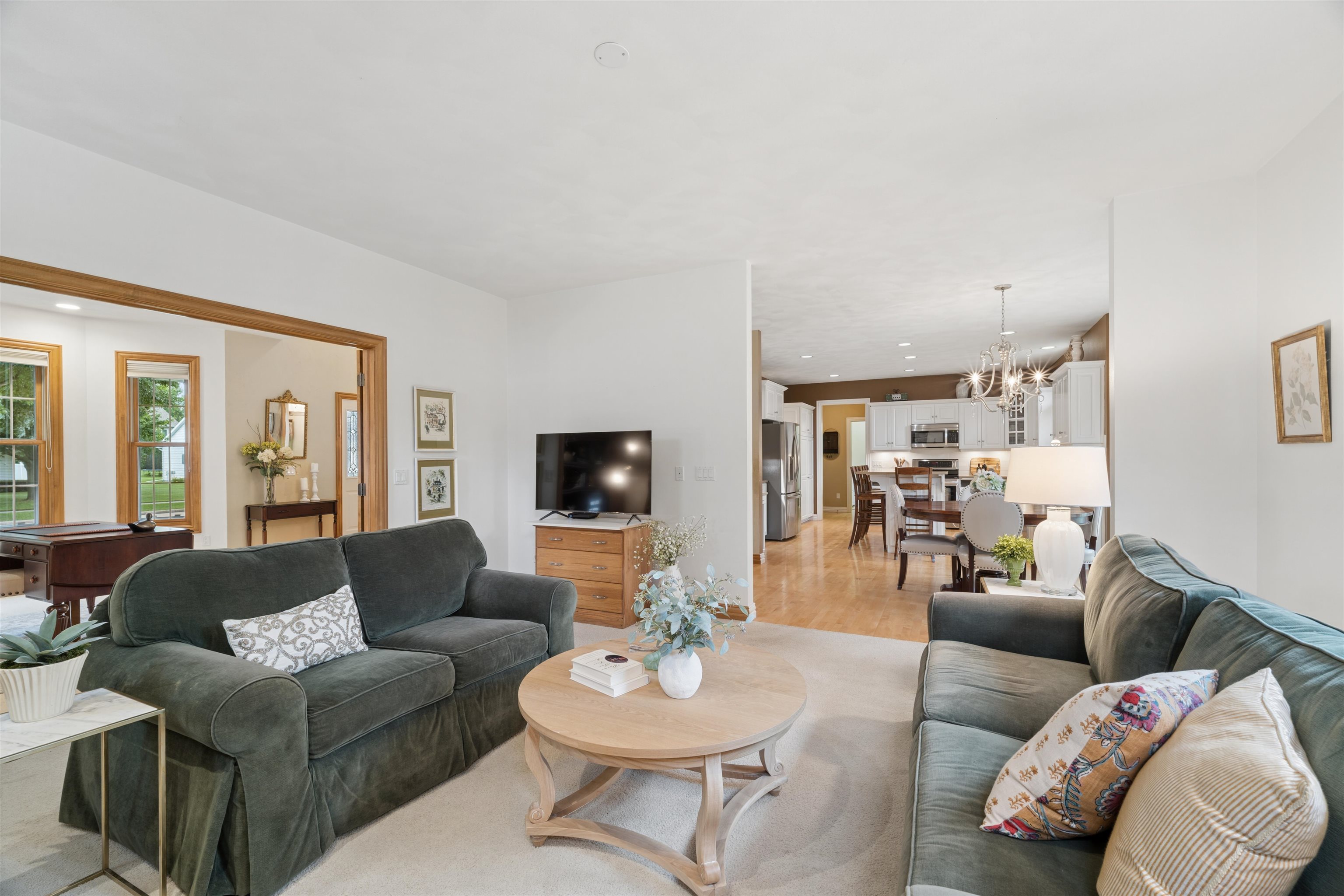 208 E APPLE CREEK Road