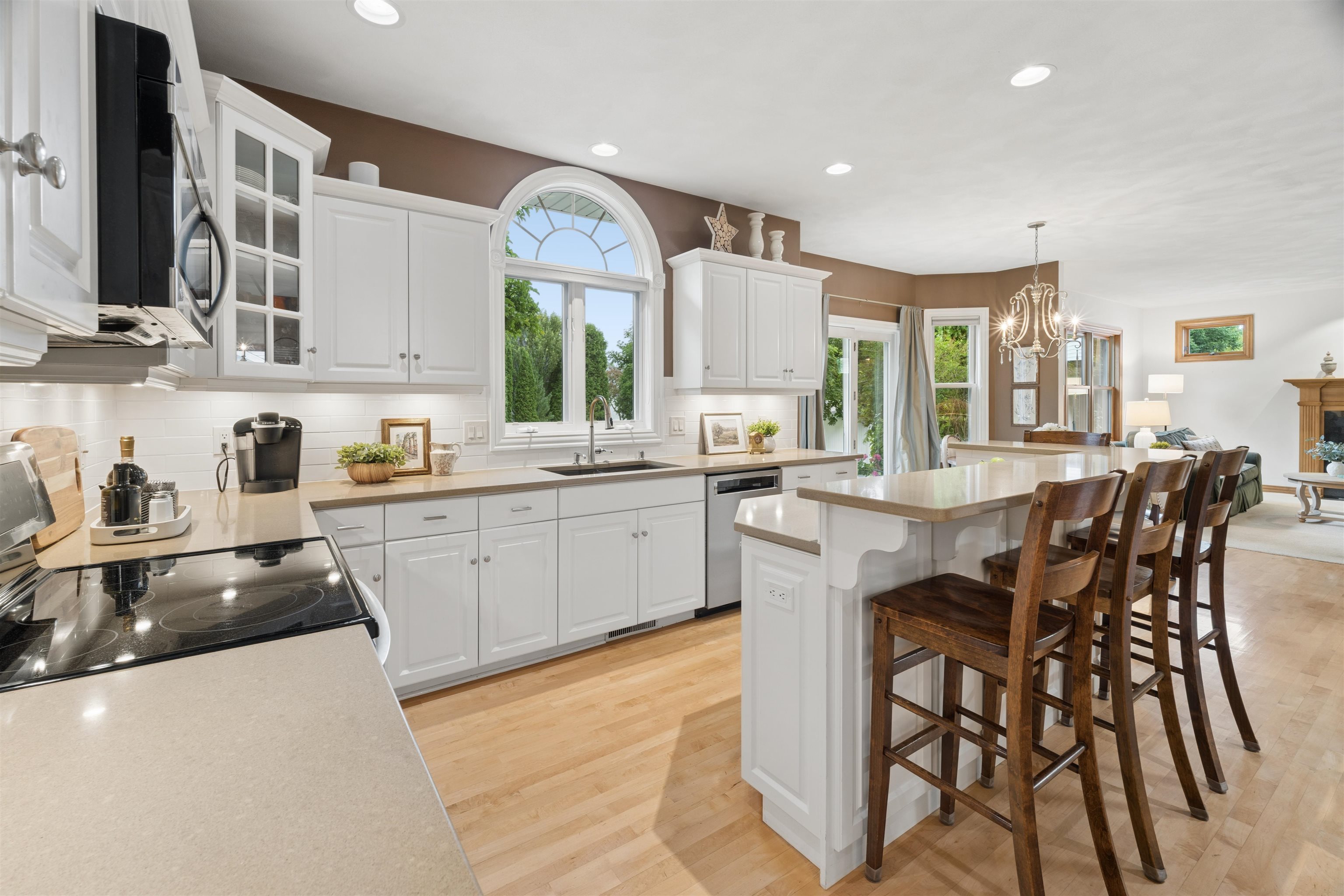 208 E APPLE CREEK Road