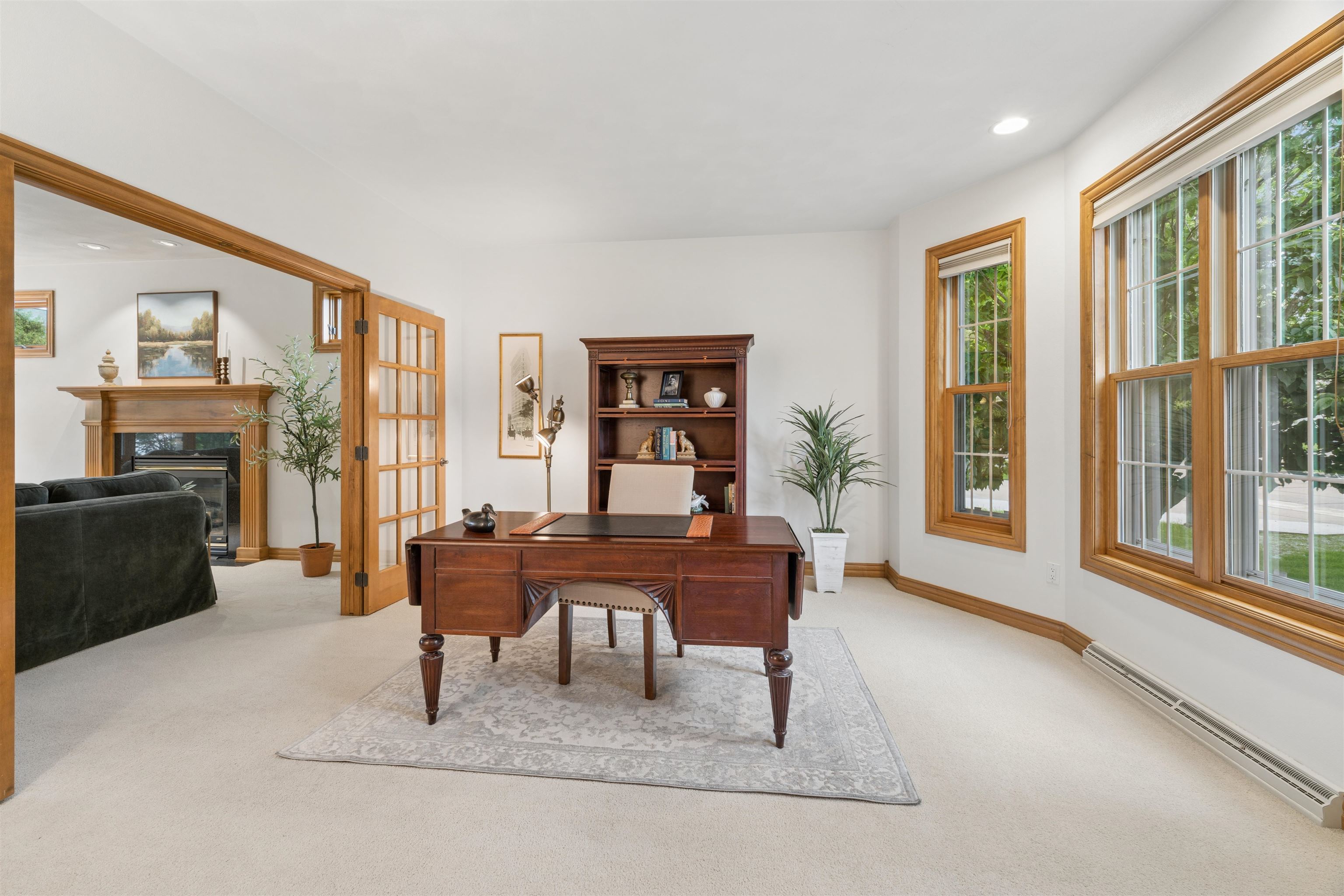 208 E APPLE CREEK Road