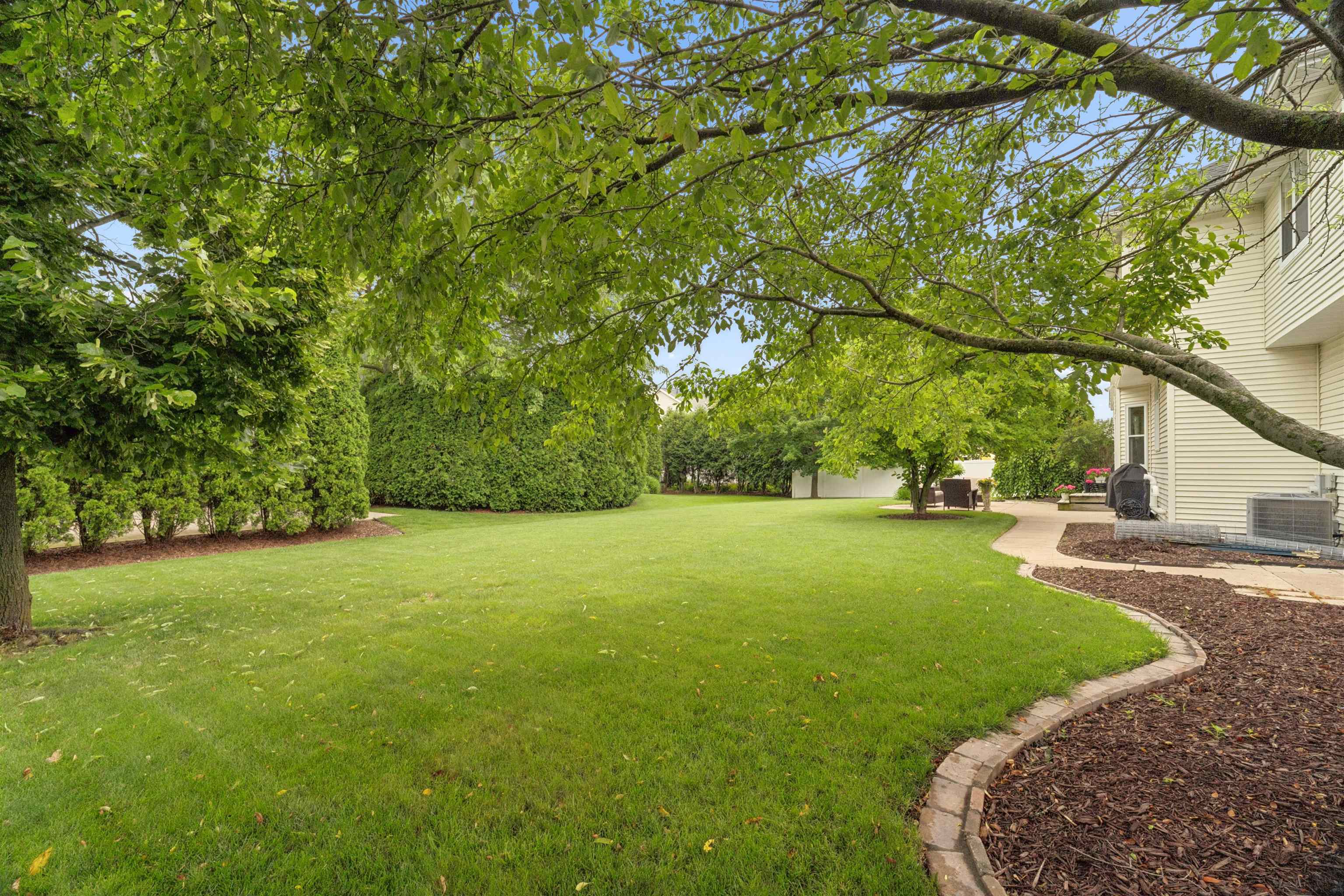 208 E APPLE CREEK Road