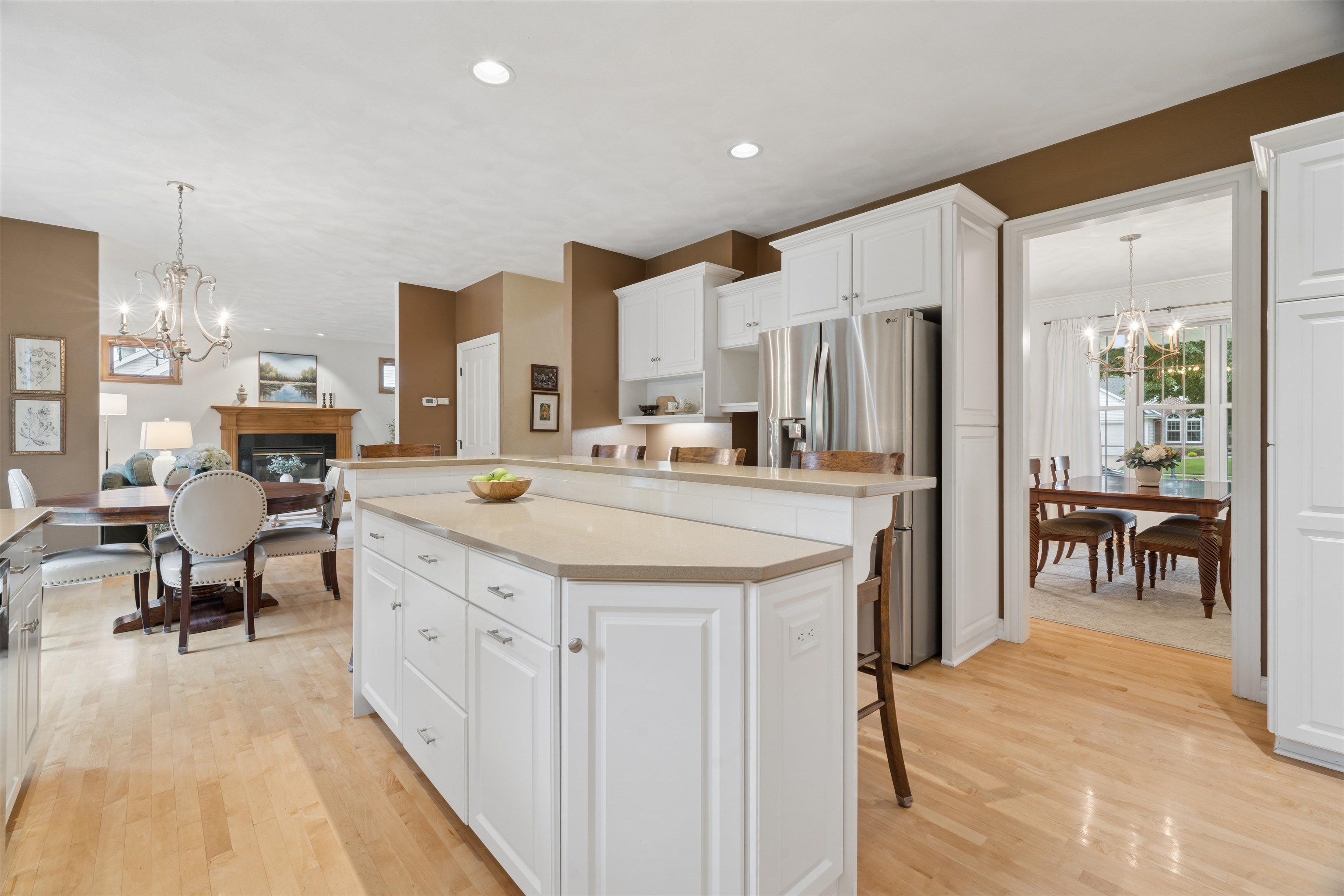 208 E APPLE CREEK Road