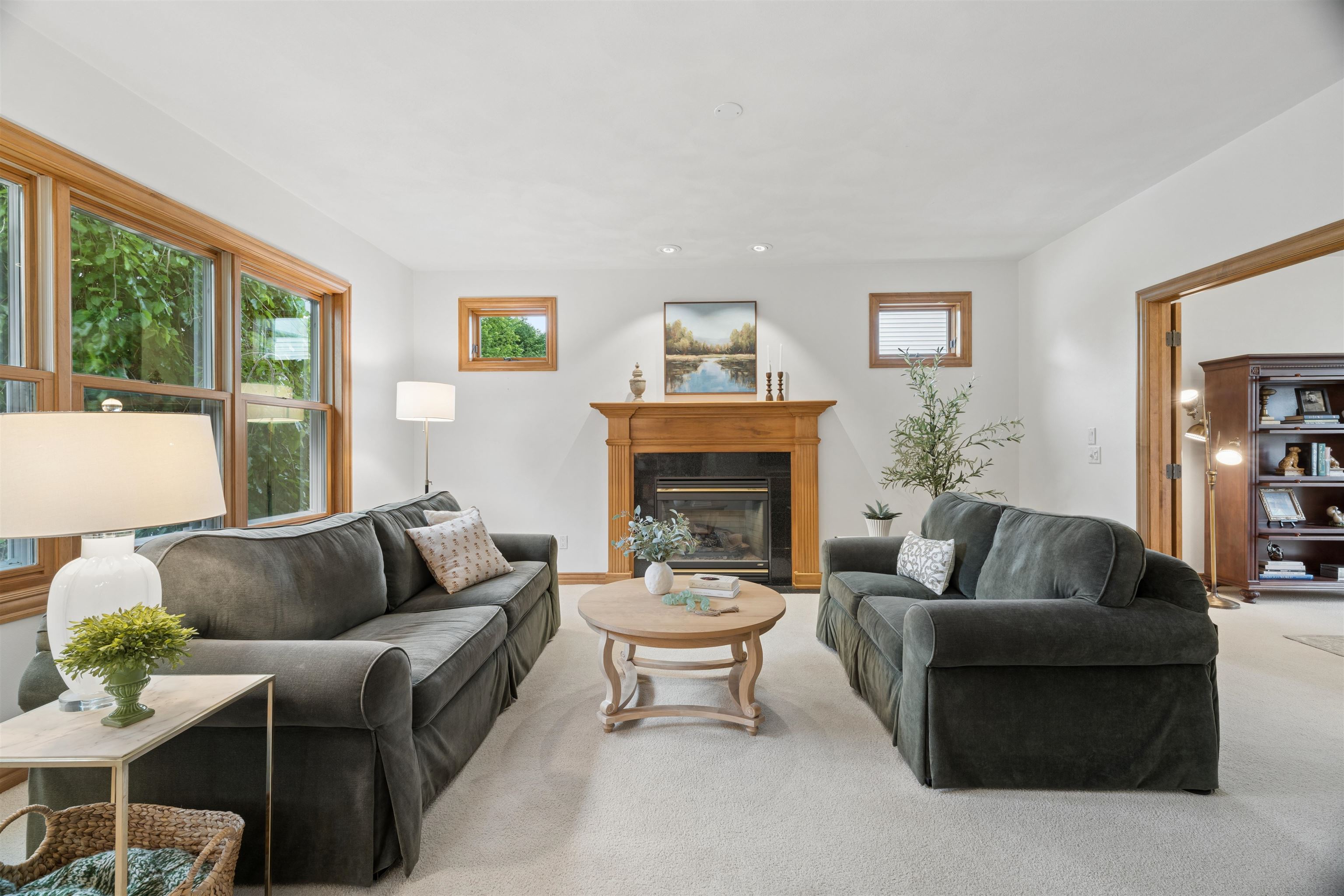 208 E APPLE CREEK Road