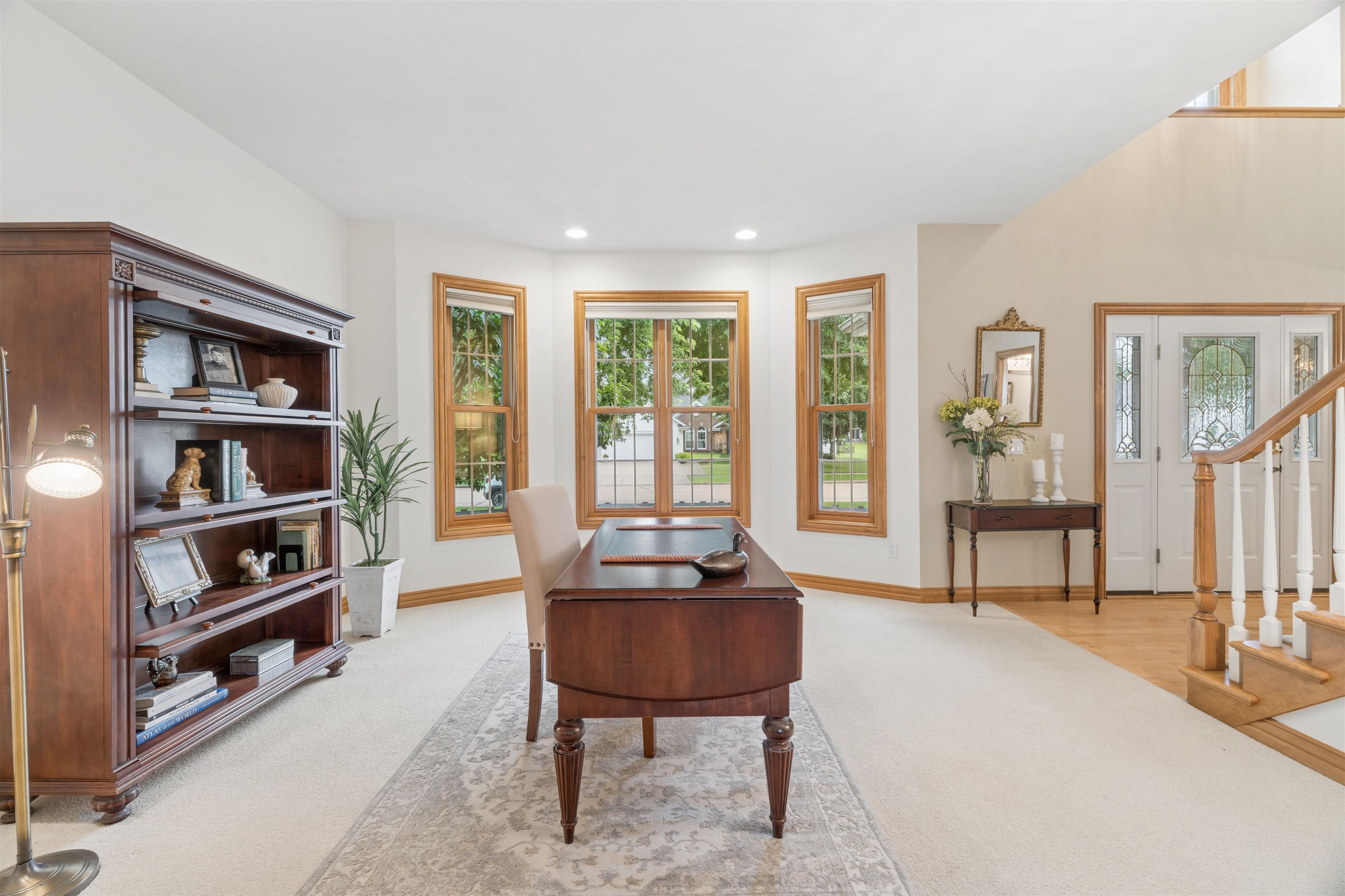 208 E APPLE CREEK Road