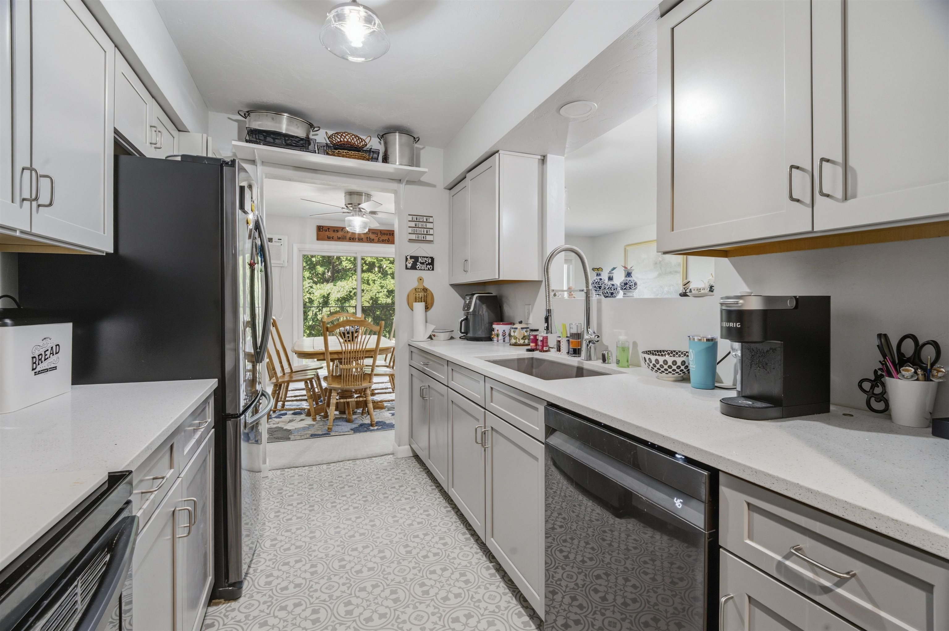 10 GREEN BAY Court Unit: 205