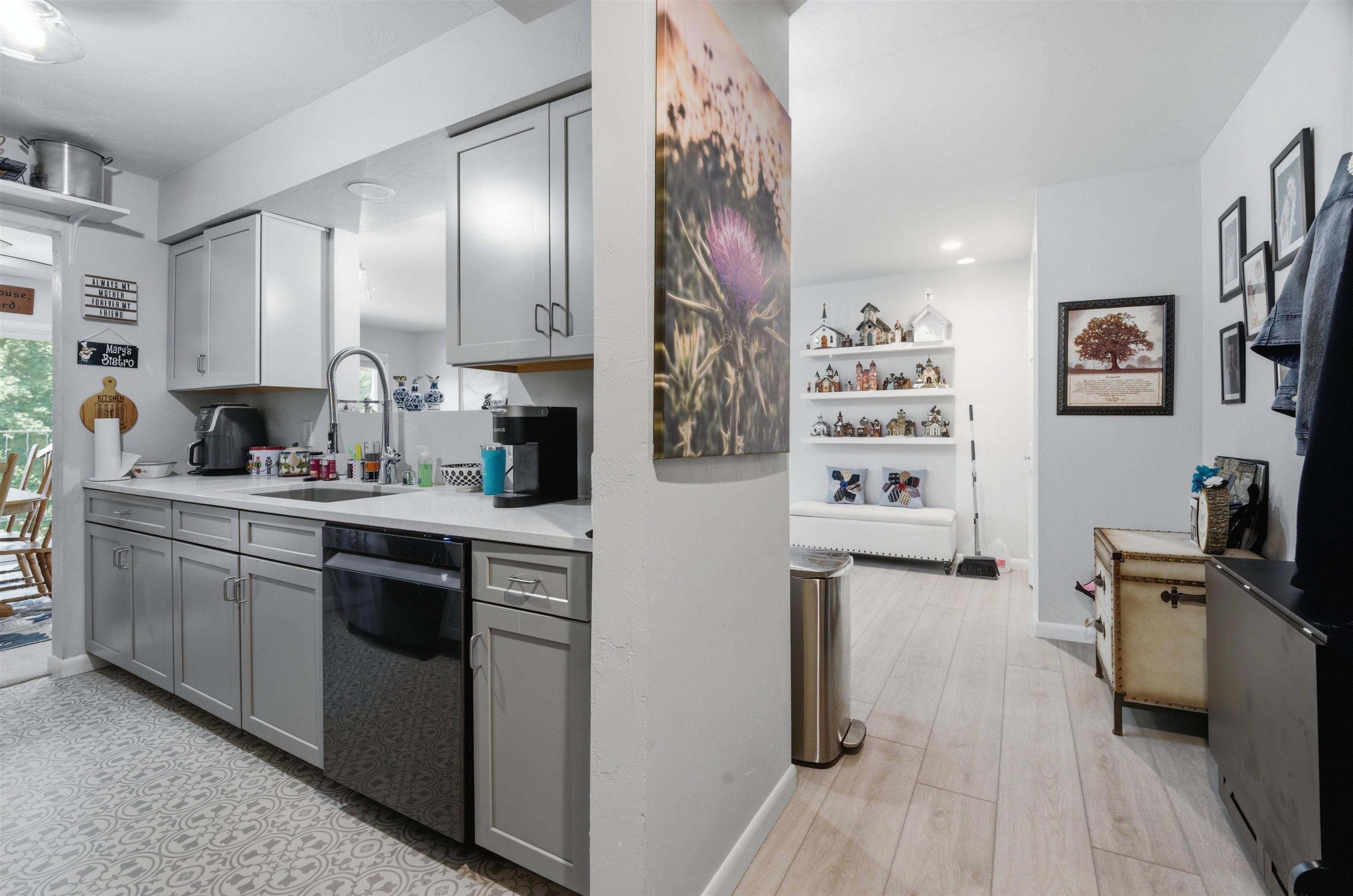 10 GREEN BAY Court Unit: 205