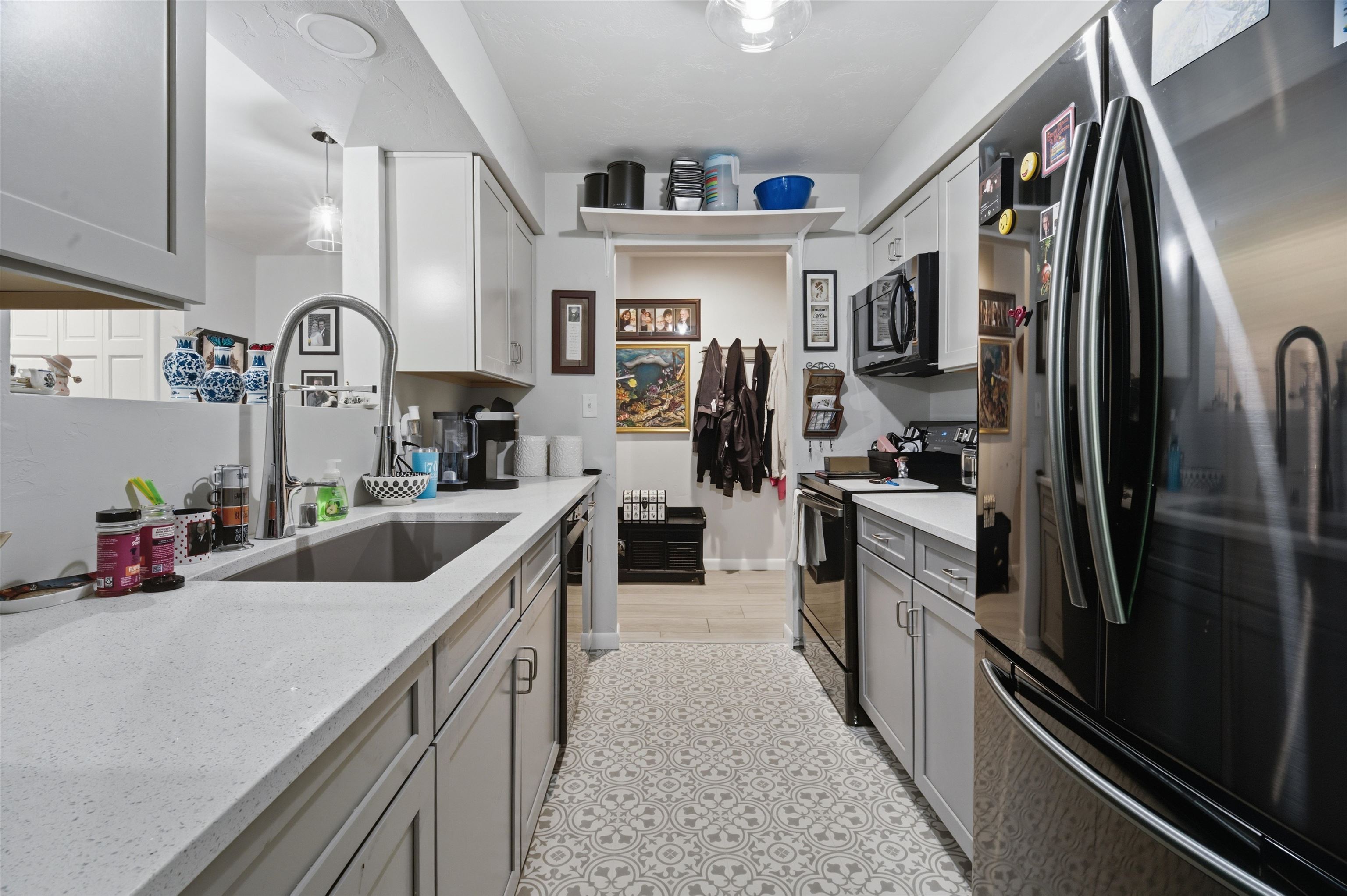 10 GREEN BAY Court Unit: 205