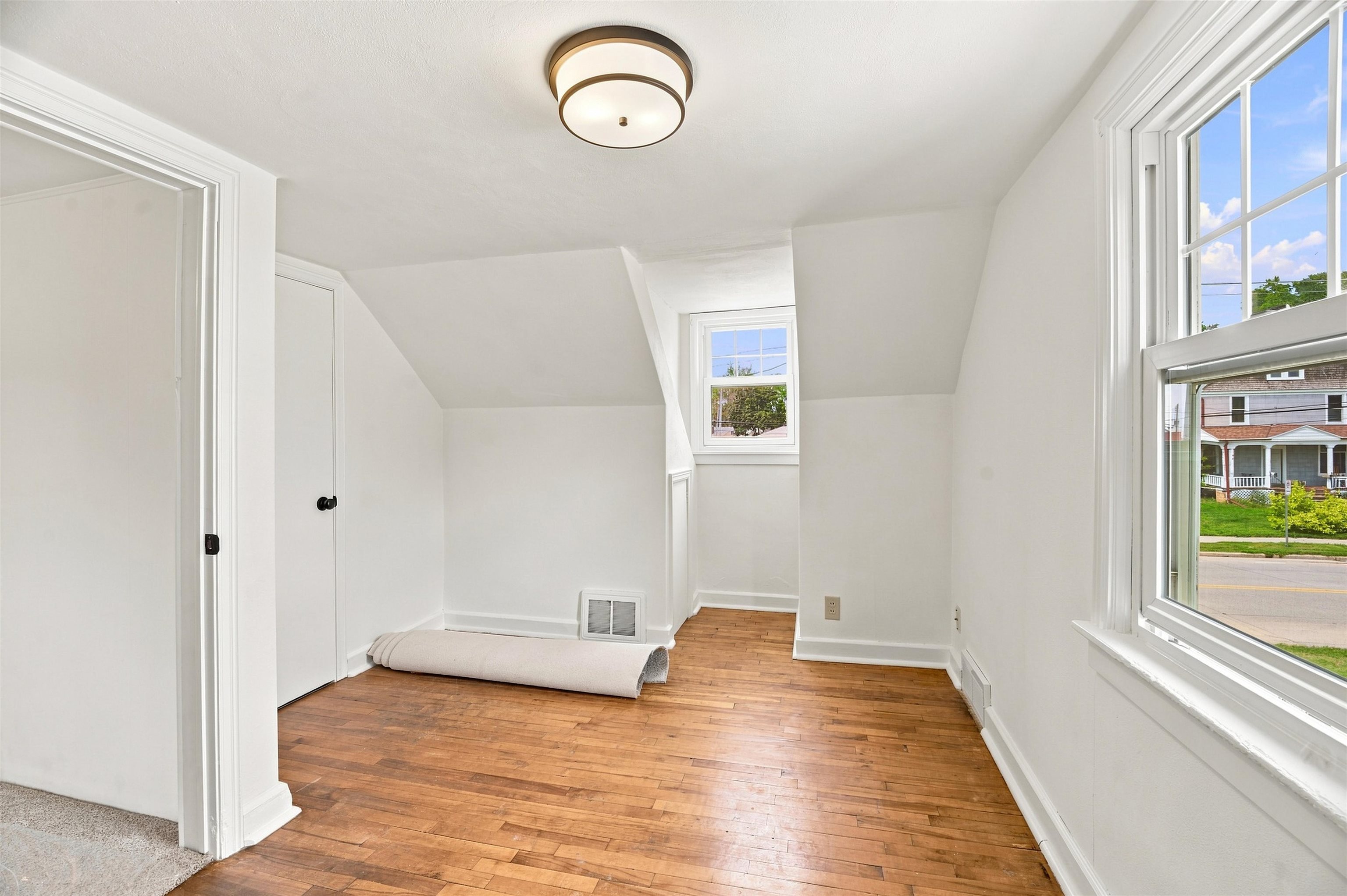 1343 W PROSPECT Avenue