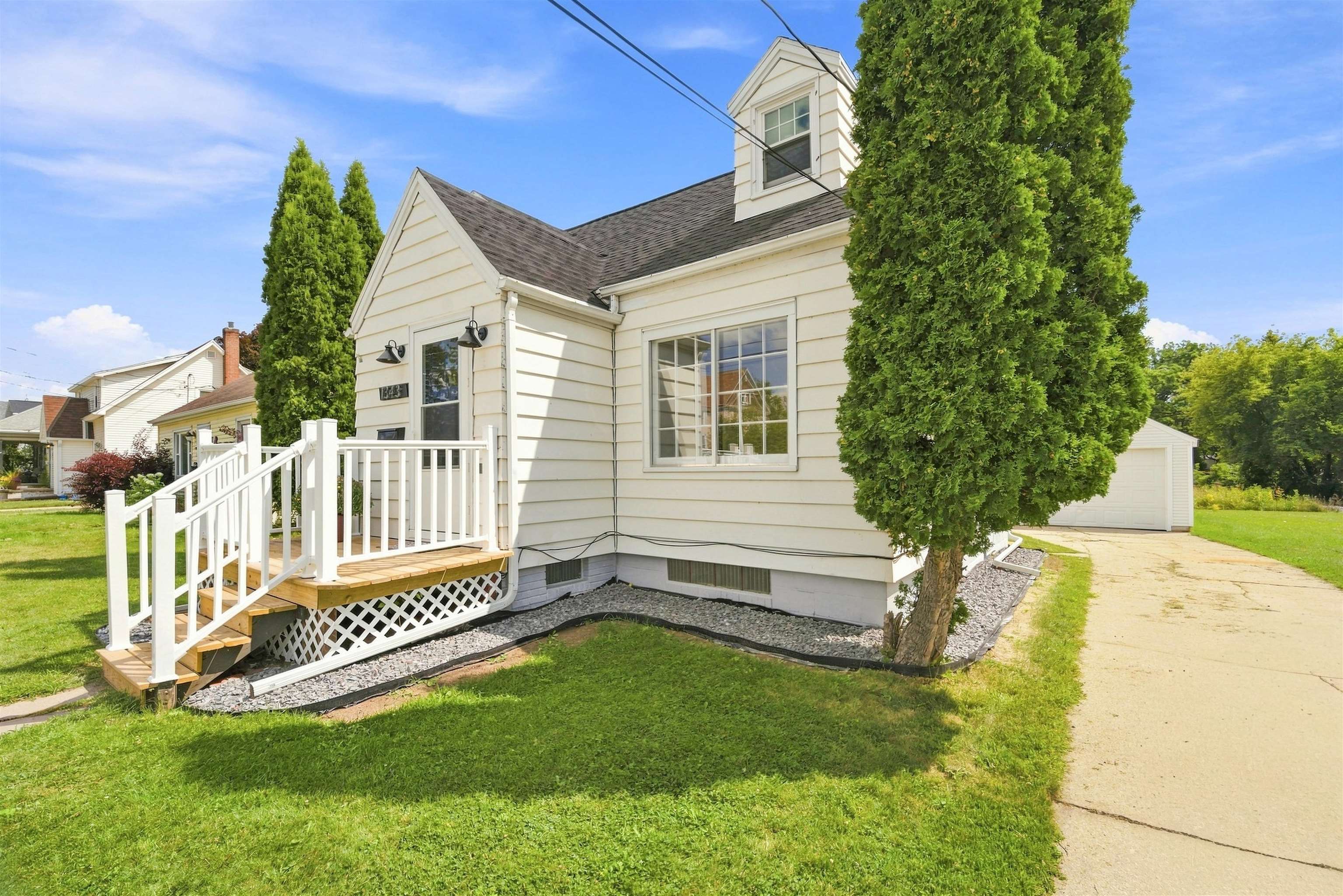 1343 W PROSPECT Avenue