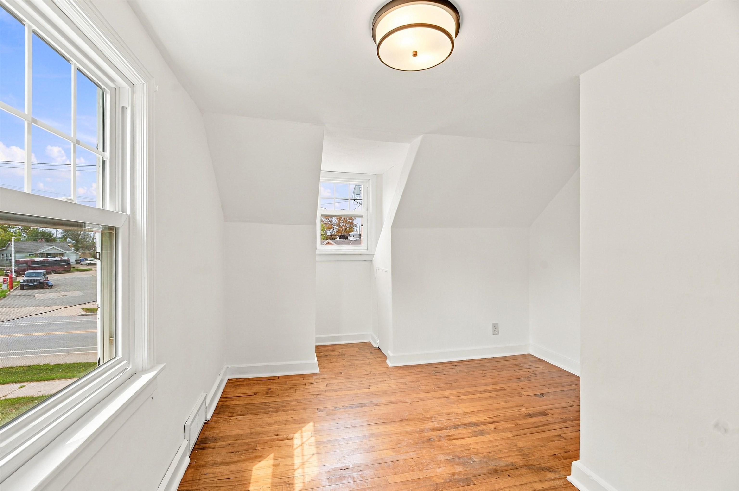 1343 W PROSPECT Avenue