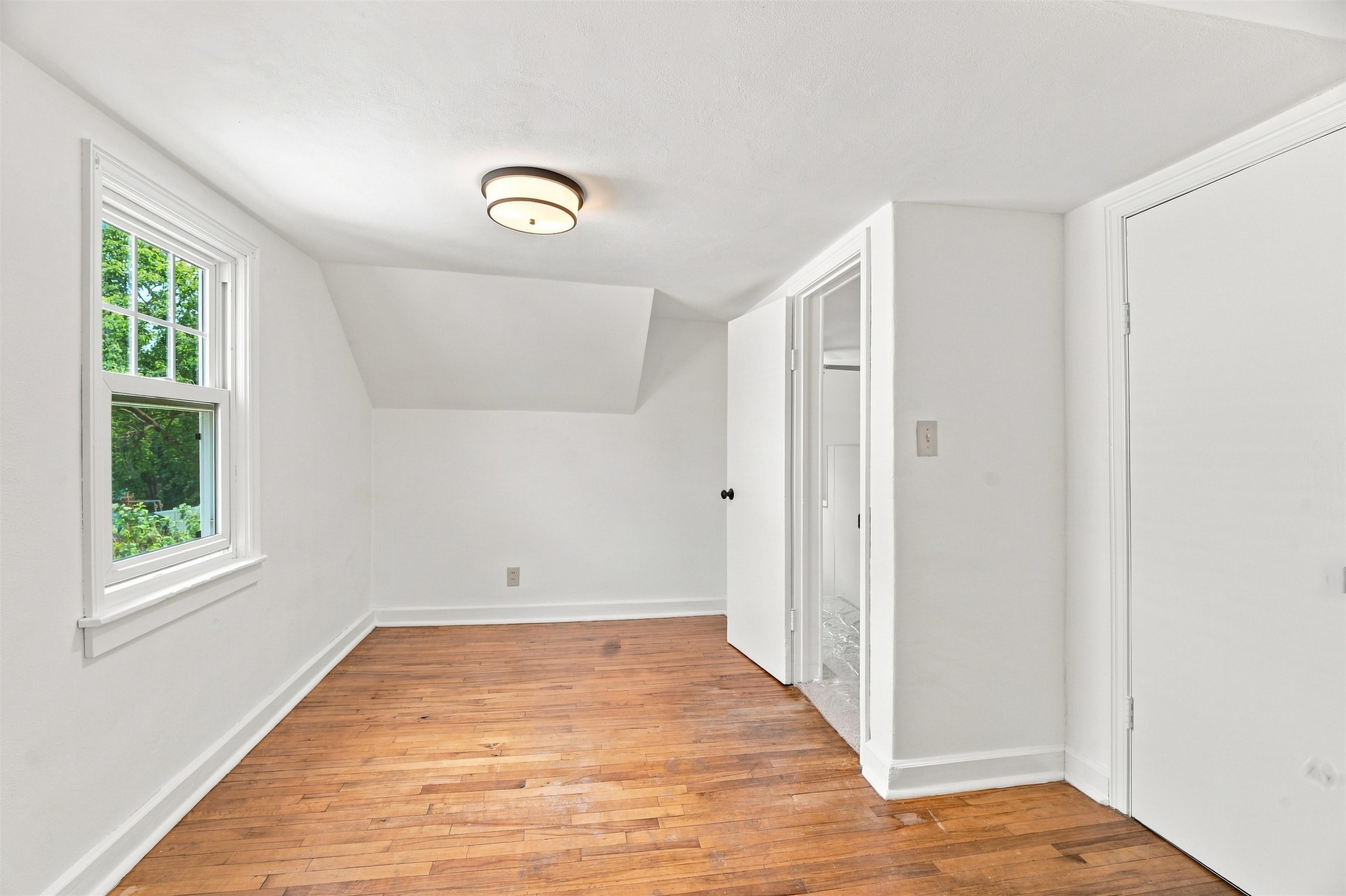 1343 W PROSPECT Avenue