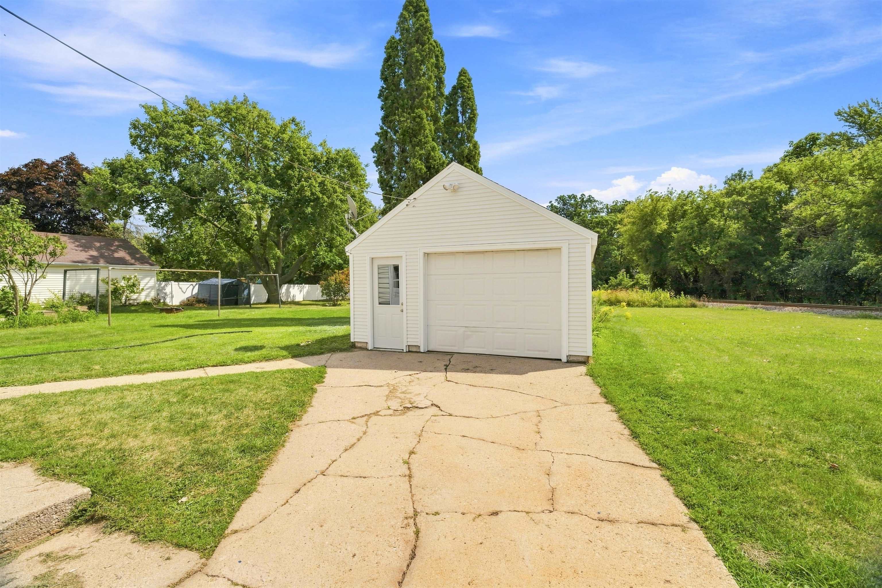 1343 W PROSPECT Avenue