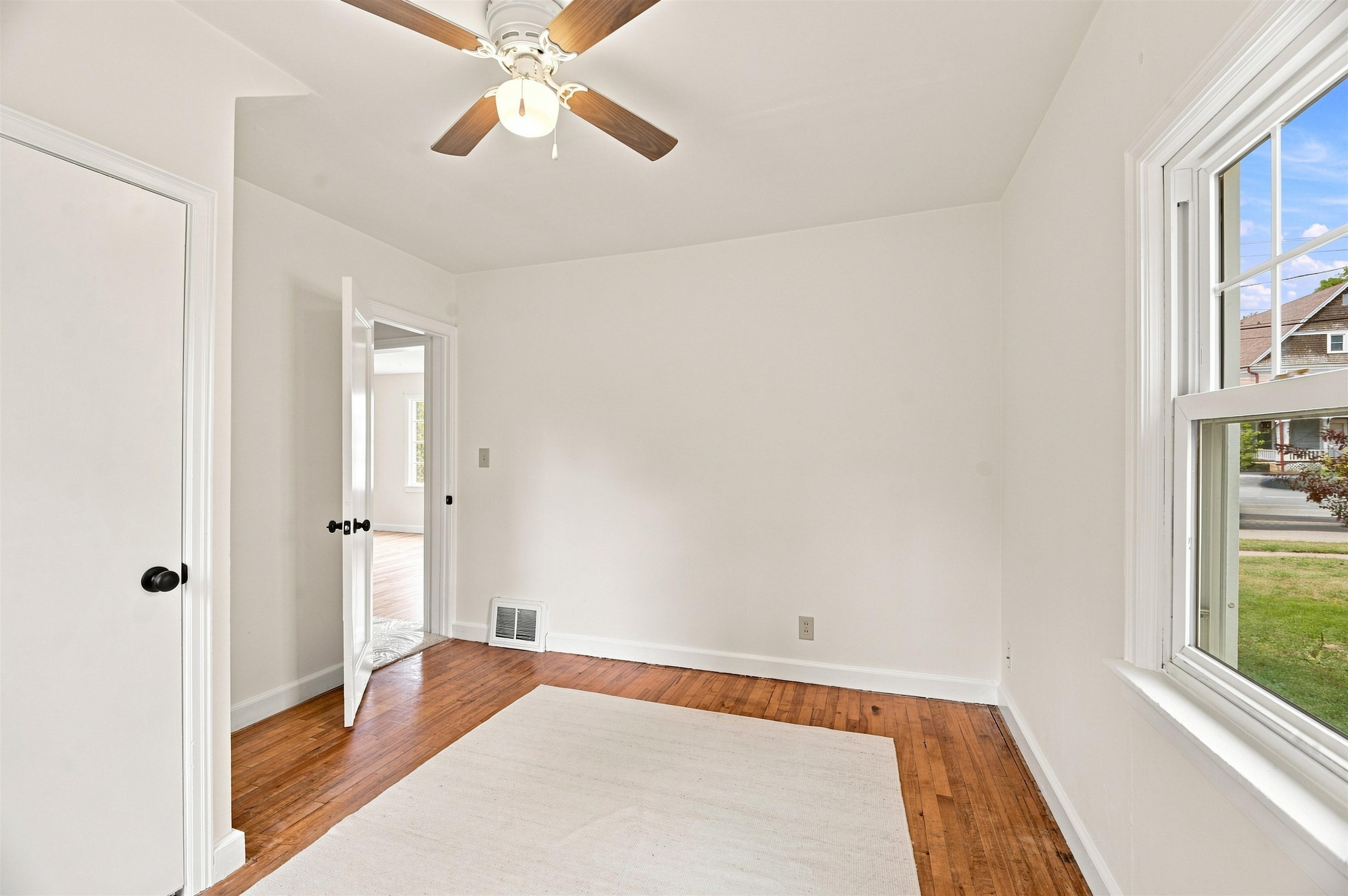 1343 W PROSPECT Avenue