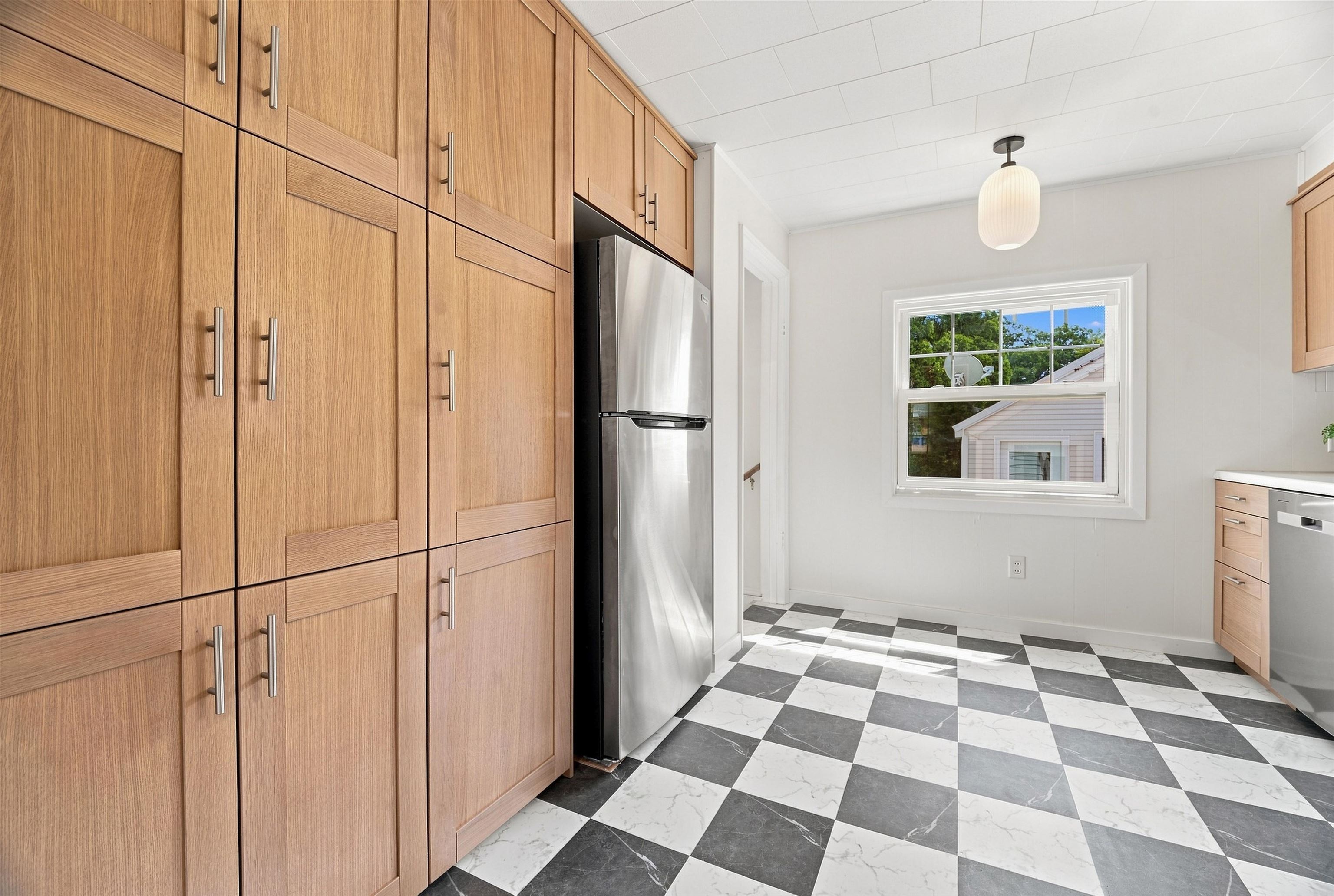 1343 W PROSPECT Avenue