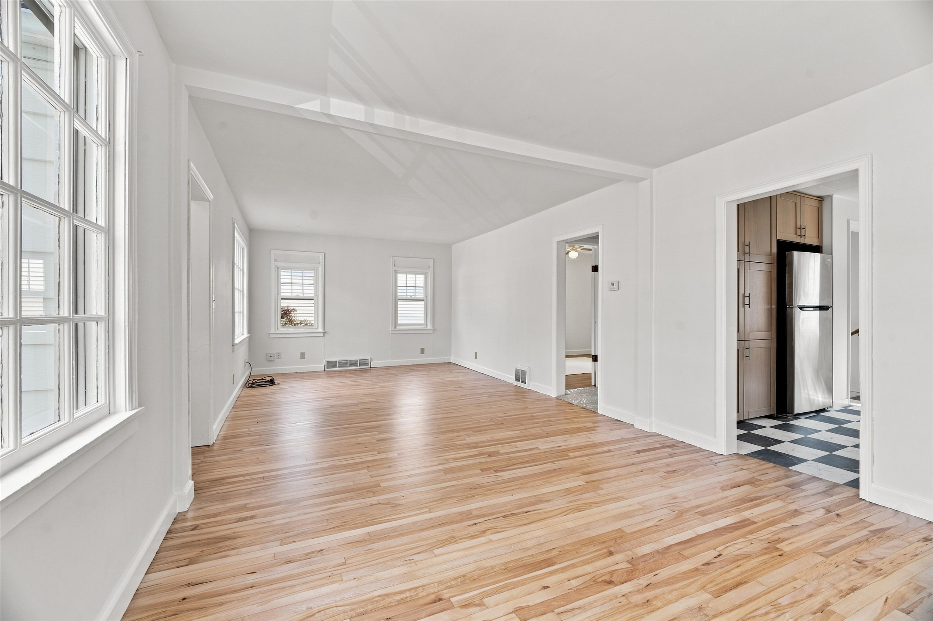 1343 W PROSPECT Avenue