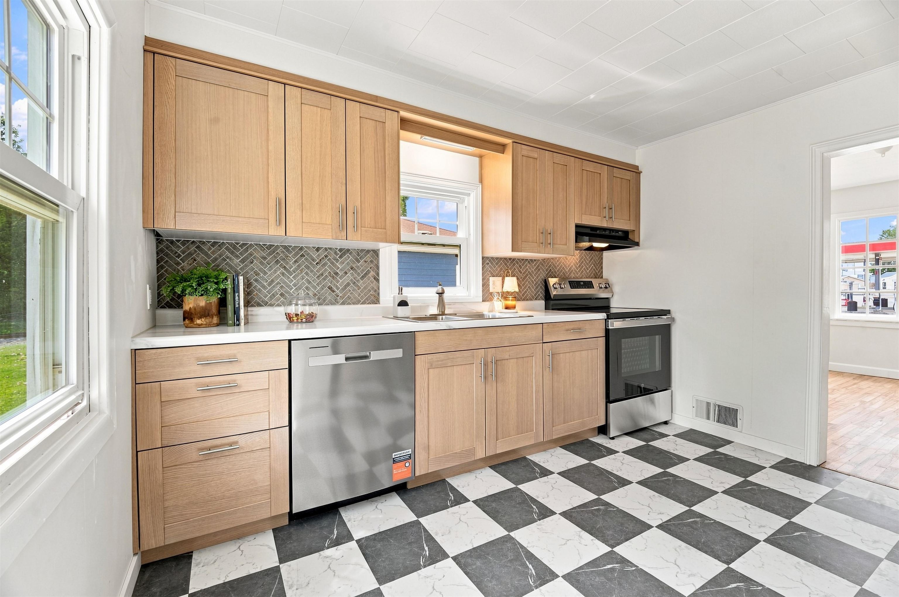 1343 W PROSPECT Avenue