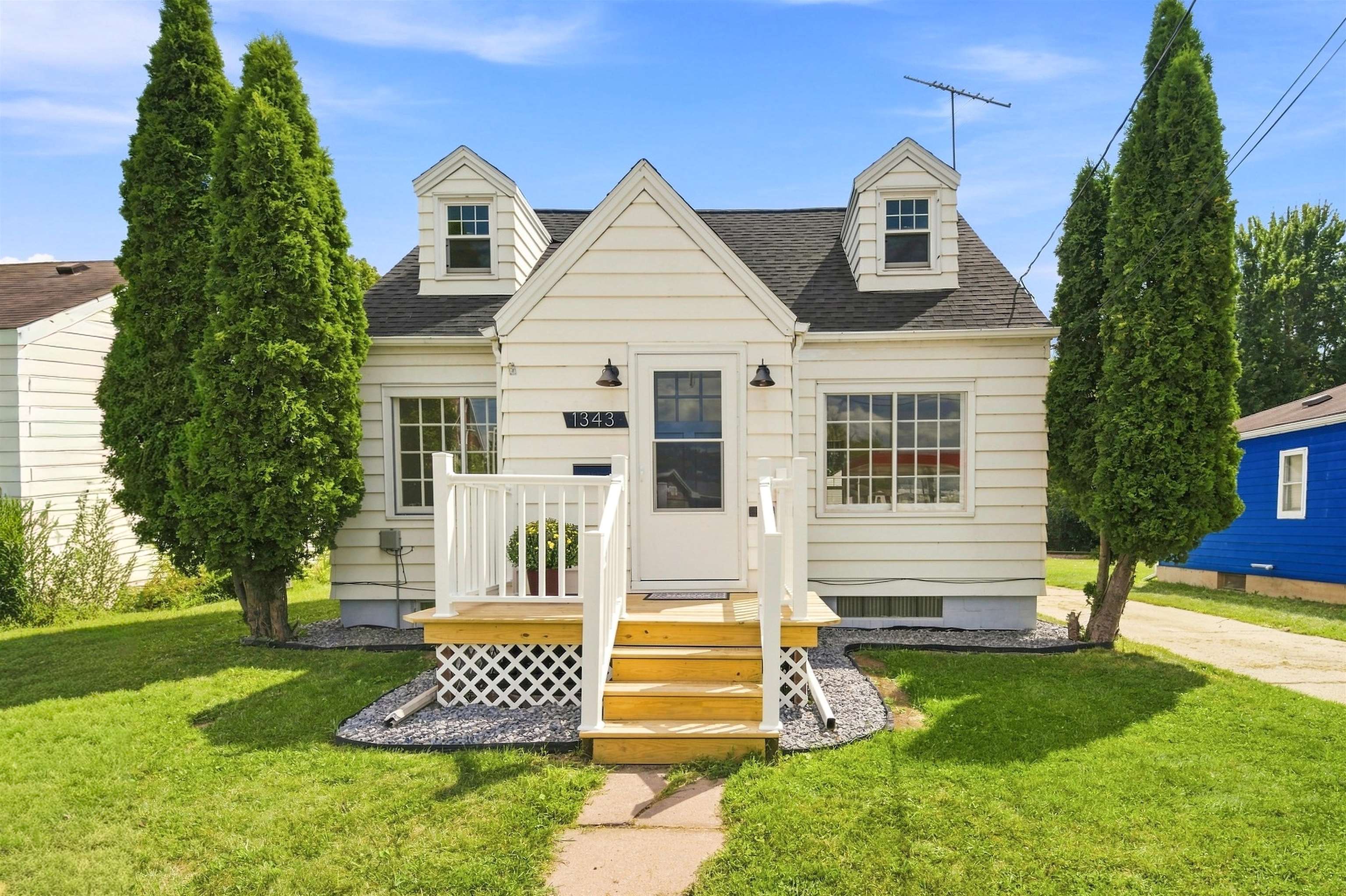 1343 W PROSPECT Avenue