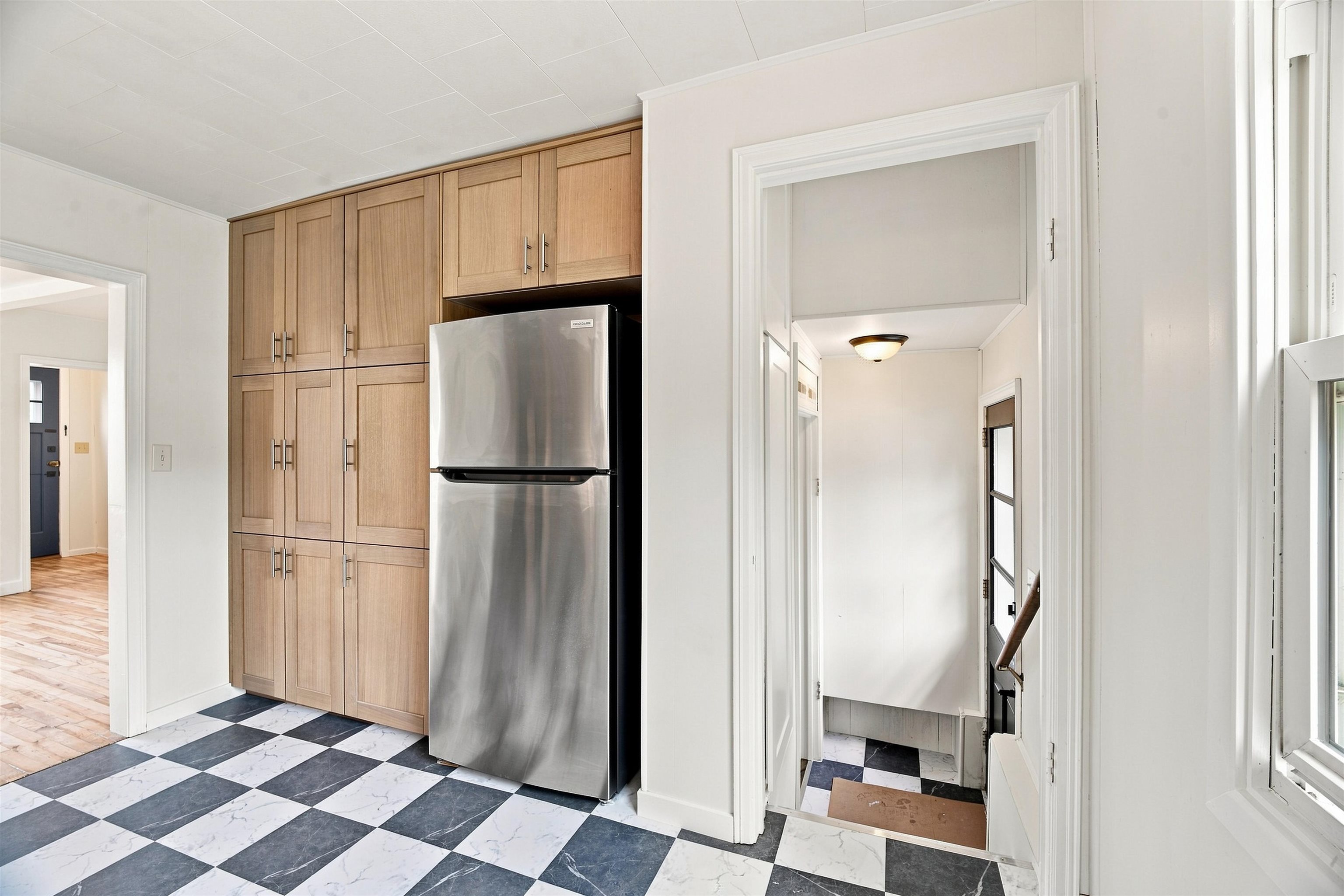1343 W PROSPECT Avenue