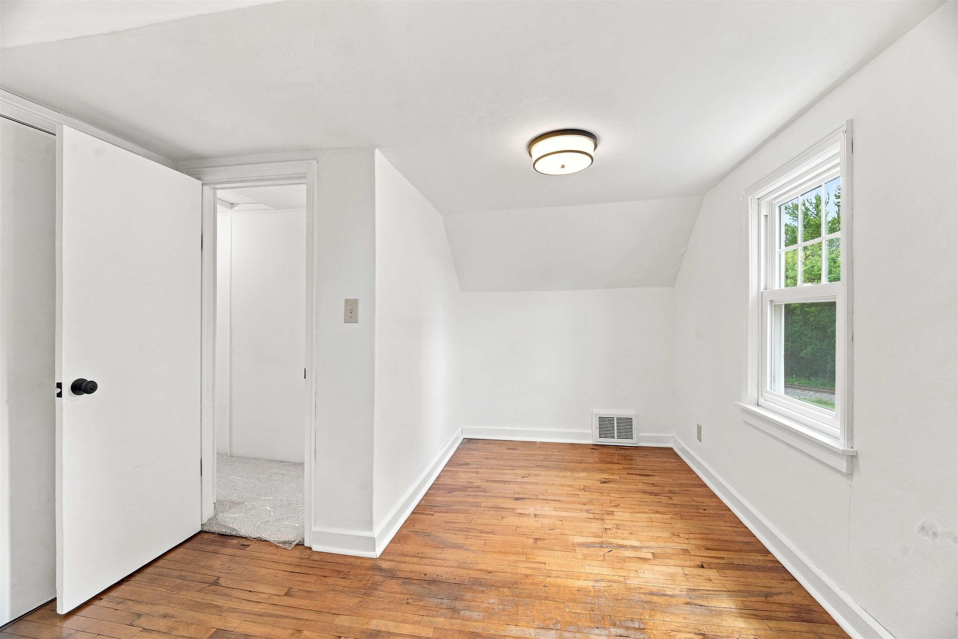 1343 W PROSPECT Avenue