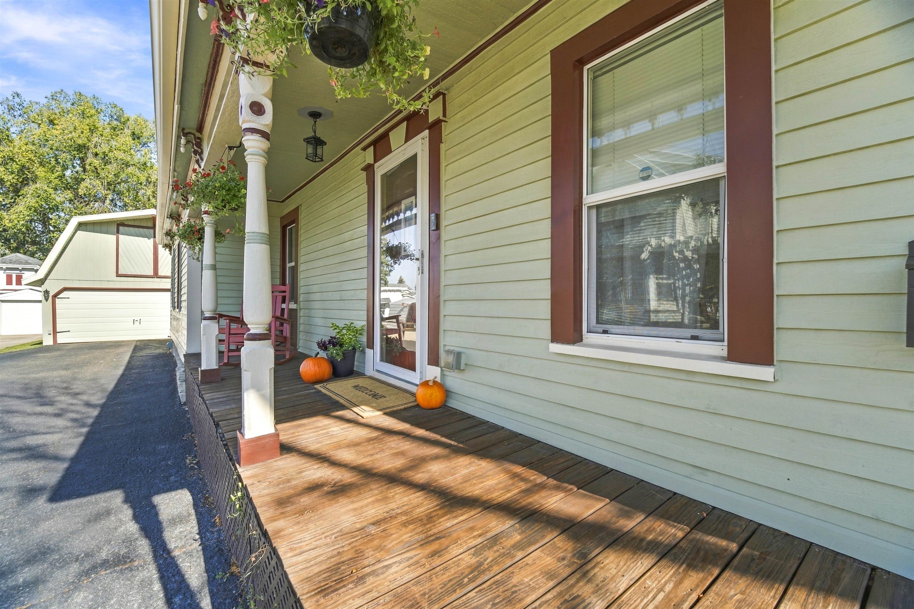 422 W 11TH Avenue