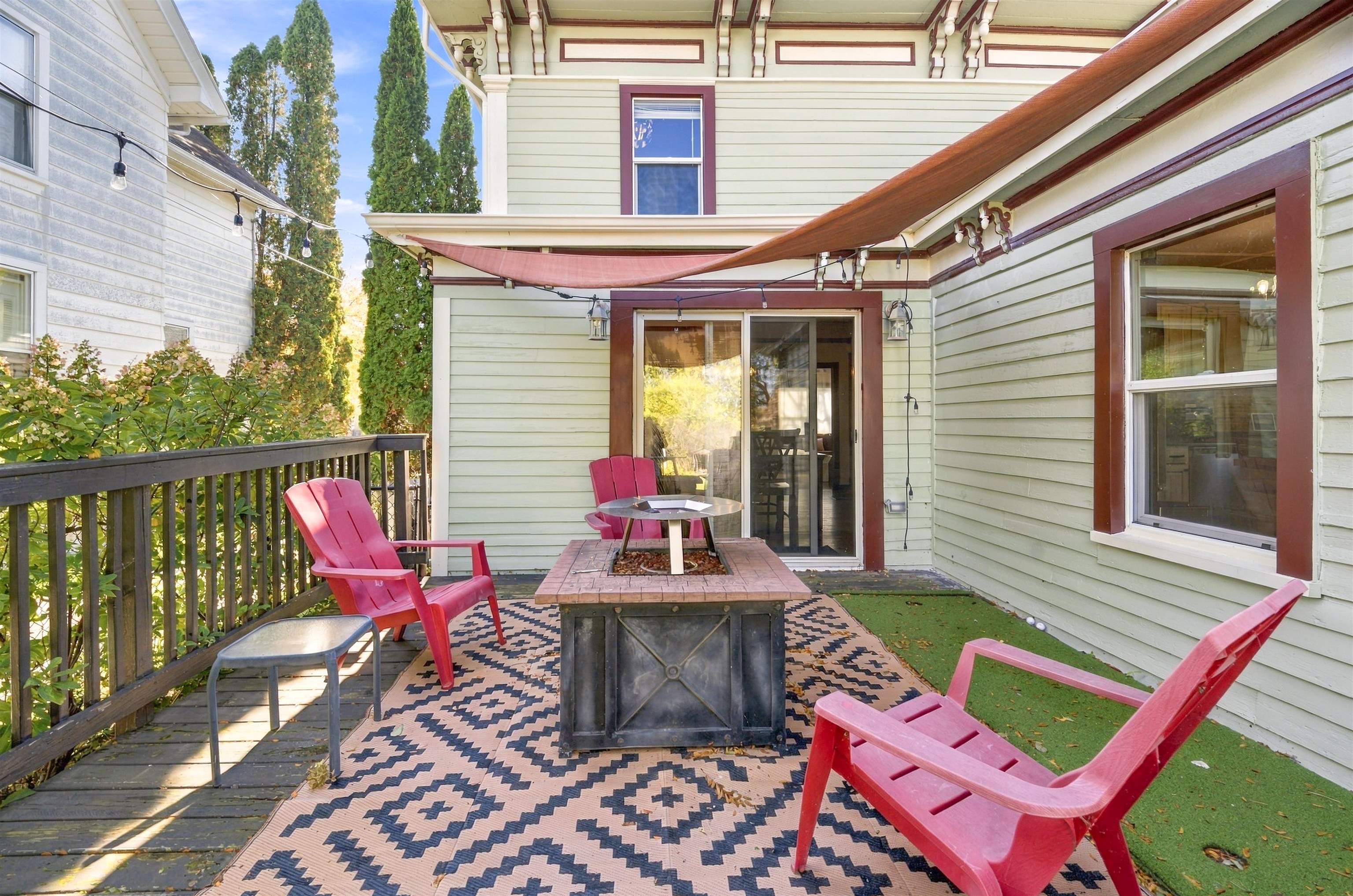 422 W 11TH Avenue