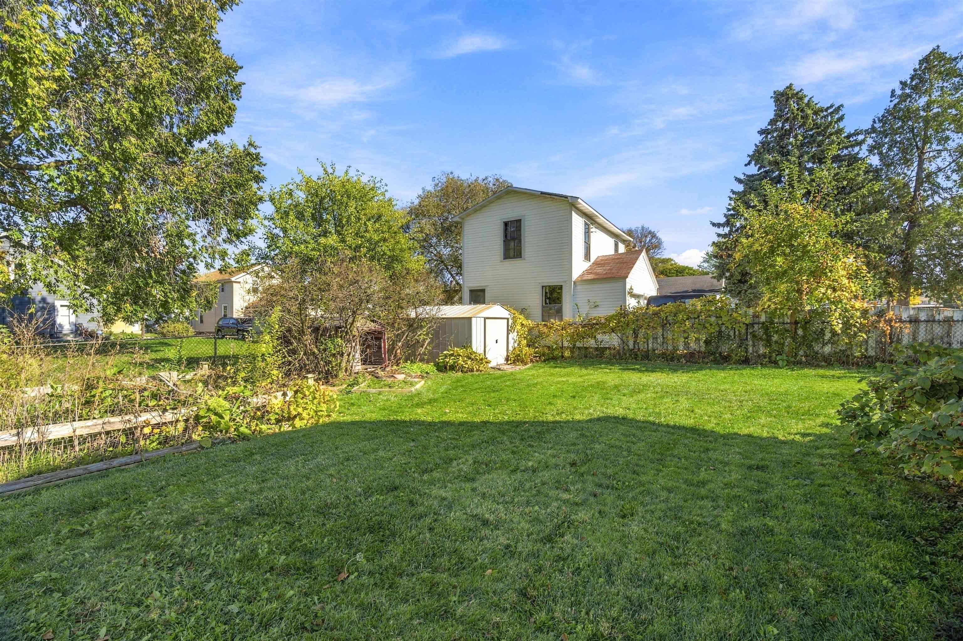 422 W 11TH Avenue