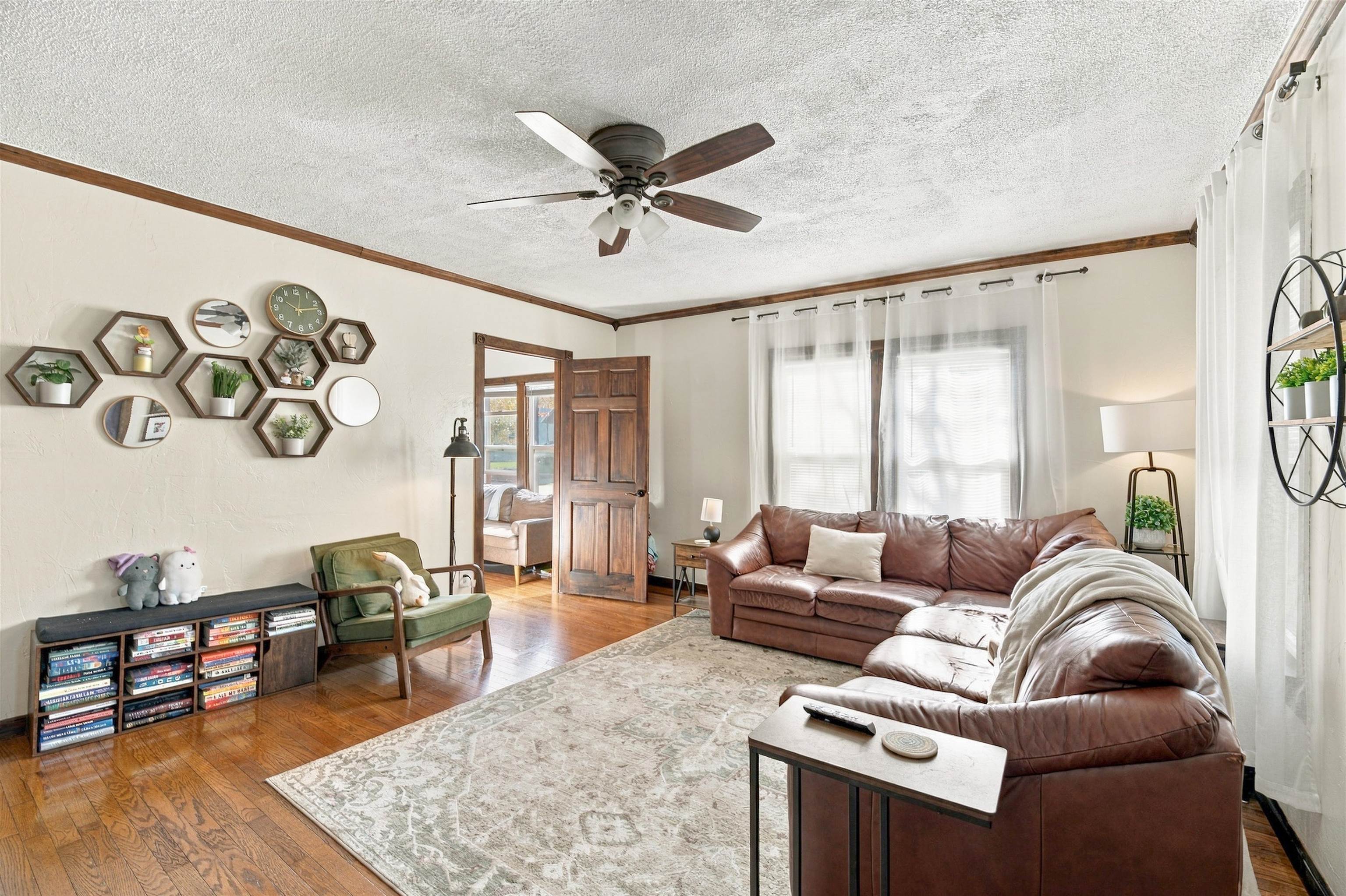 422 W 11TH Avenue