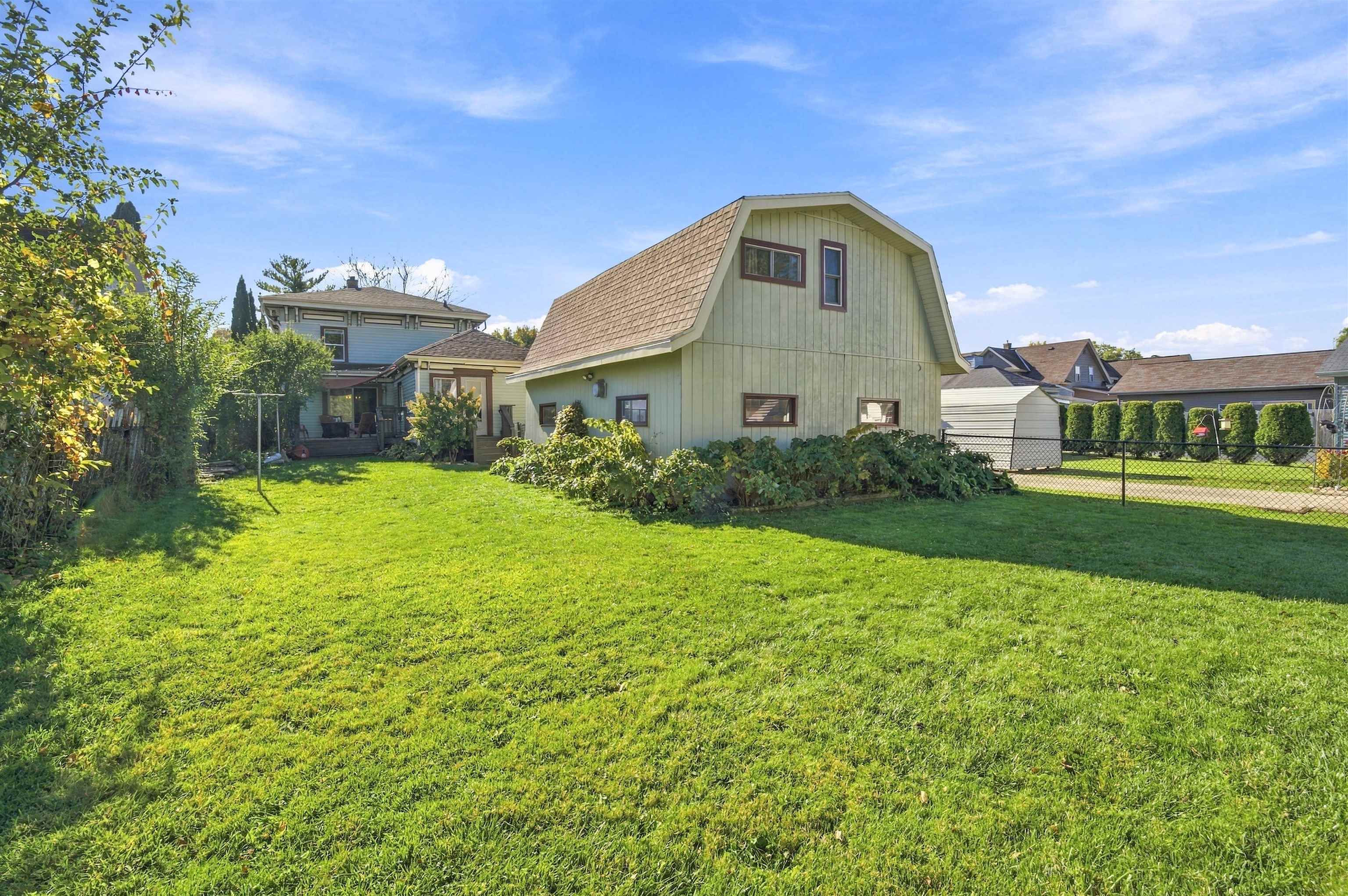 422 W 11TH Avenue