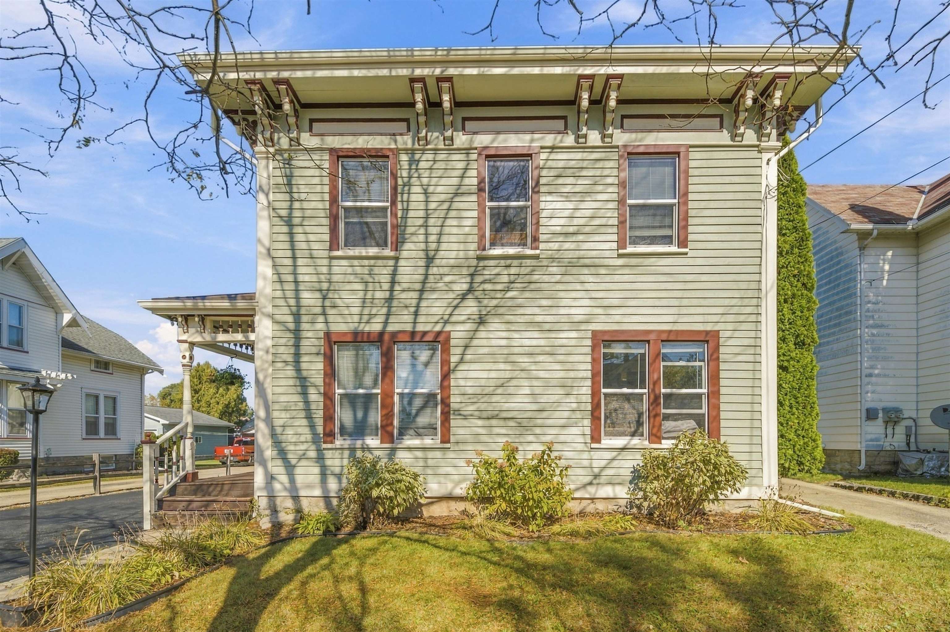 422 W 11TH Avenue