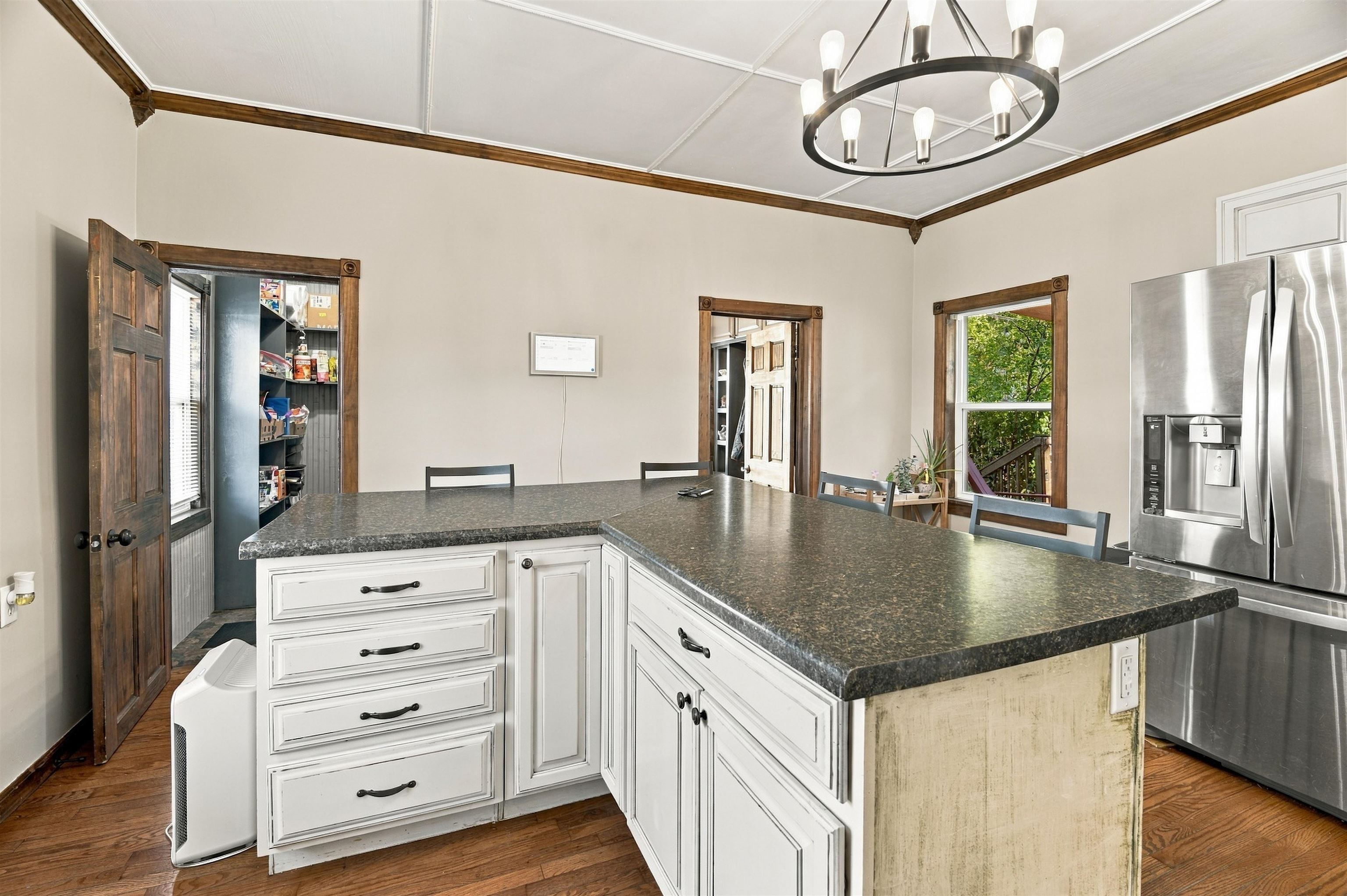 422 W 11TH Avenue