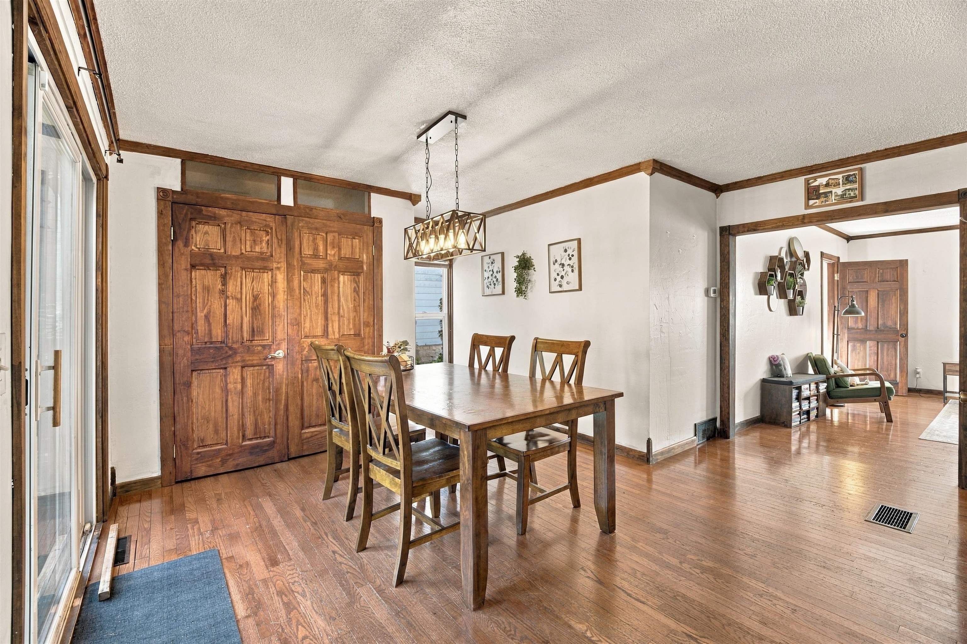 422 W 11TH Avenue