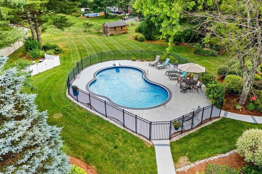12 Jamie Ln