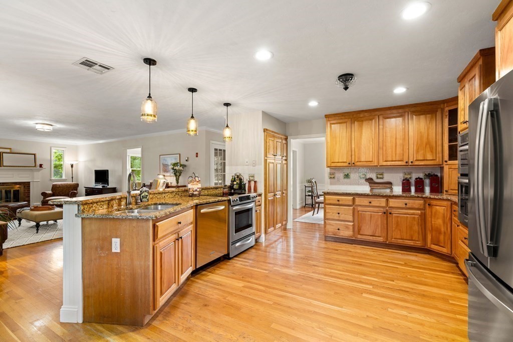 12 Jamie Ln