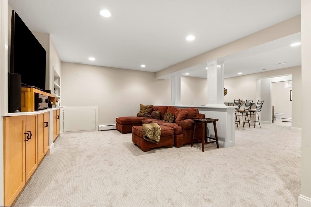 12 Jamie Ln