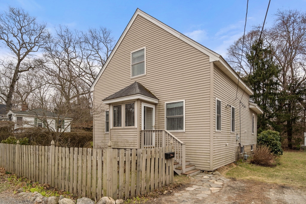 10 Pineland Ave