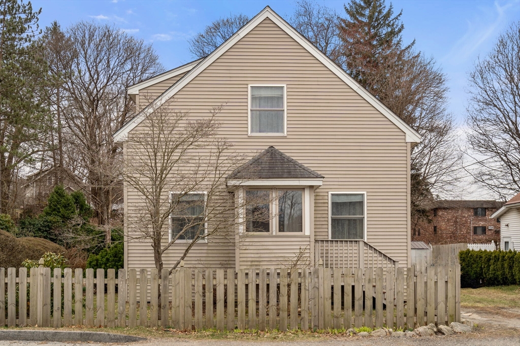10 Pineland Ave