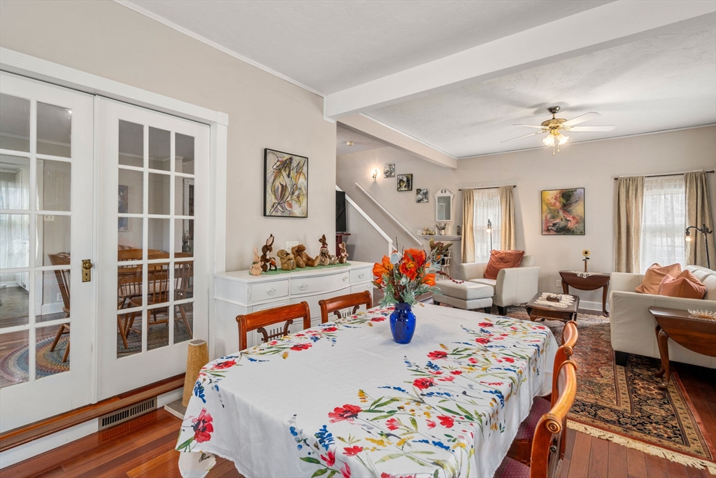 10 Pineland Ave