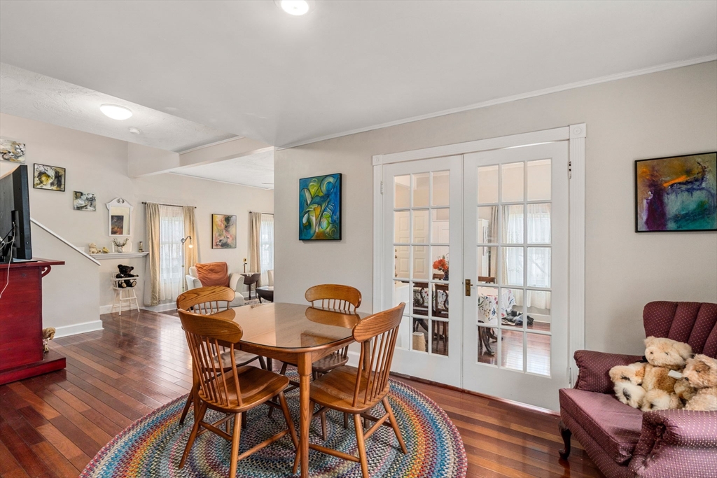 10 Pineland Ave