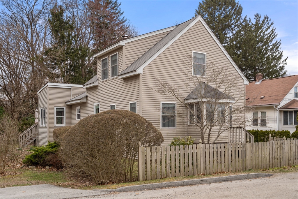 10 Pineland Ave